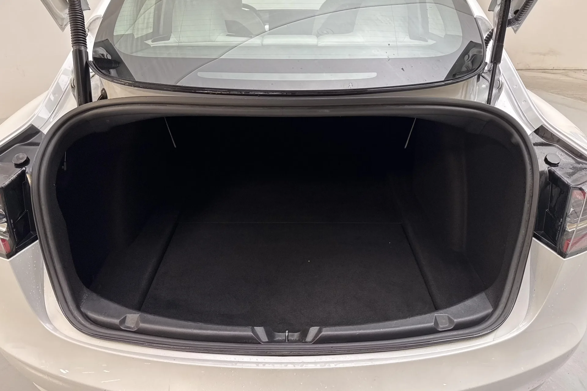 Tesla Model 3 Long range - widok 6