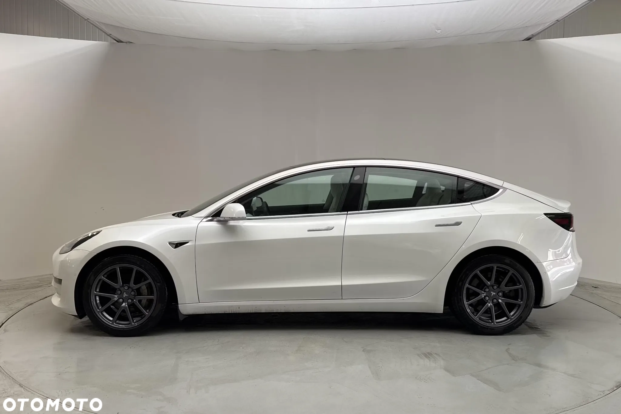 Tesla Model 3 Long range - widok 3