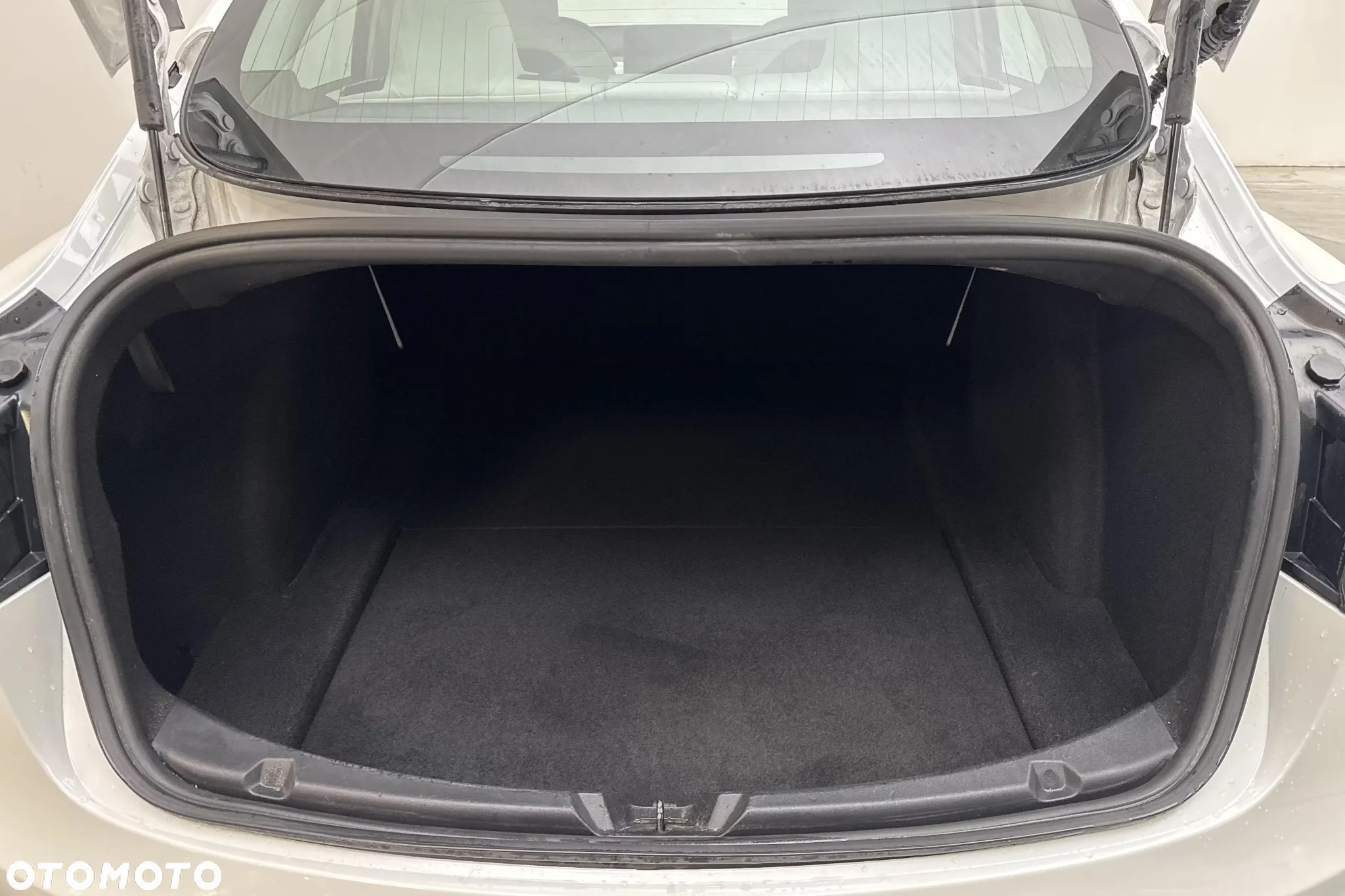 Tesla Model 3 Long range - widok 9