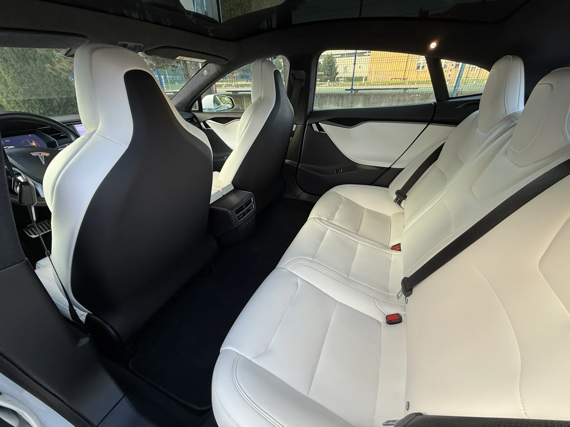 Tesla Model S Long range - widok 12