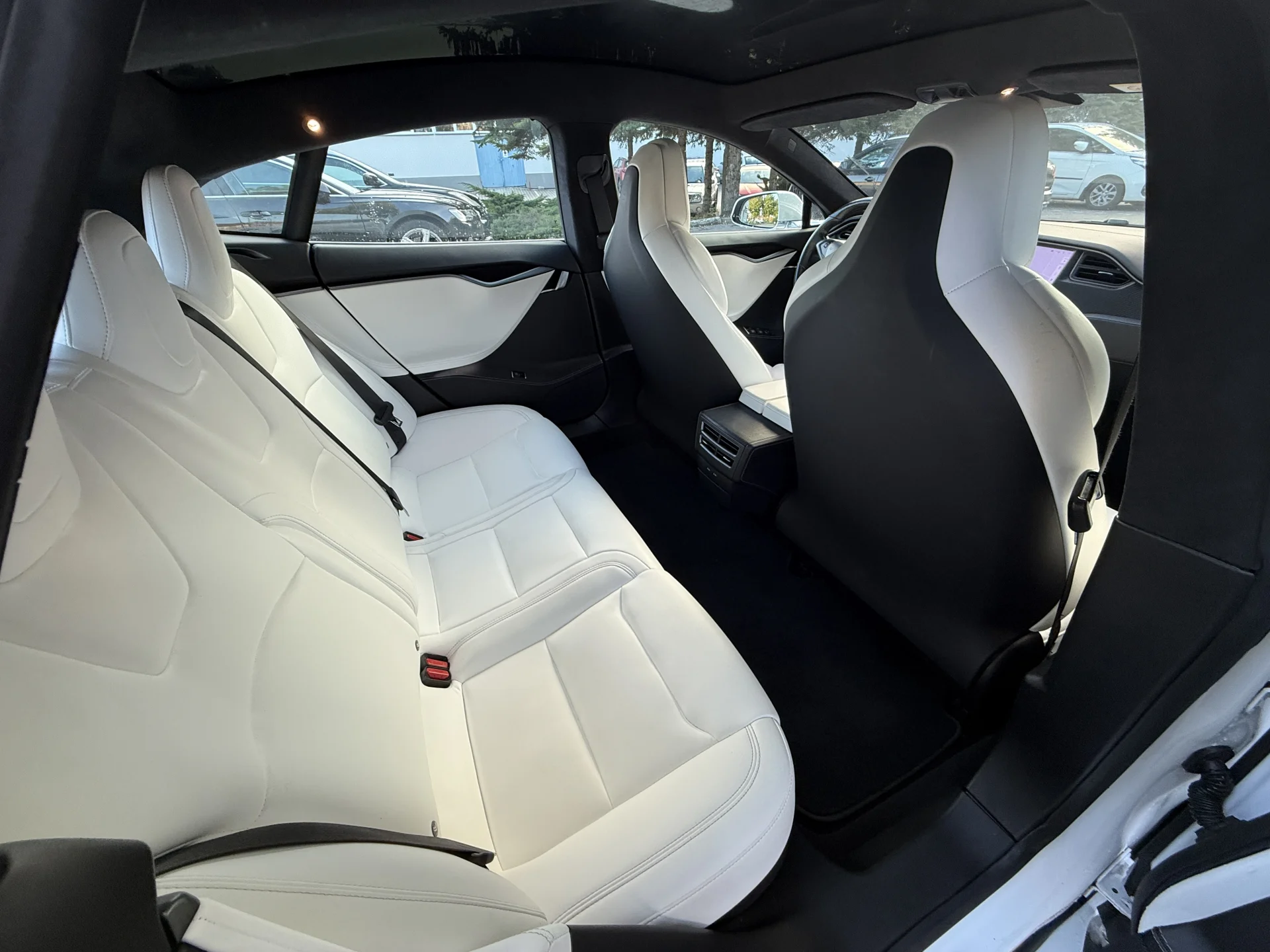 Tesla Model S Long range - widok 11