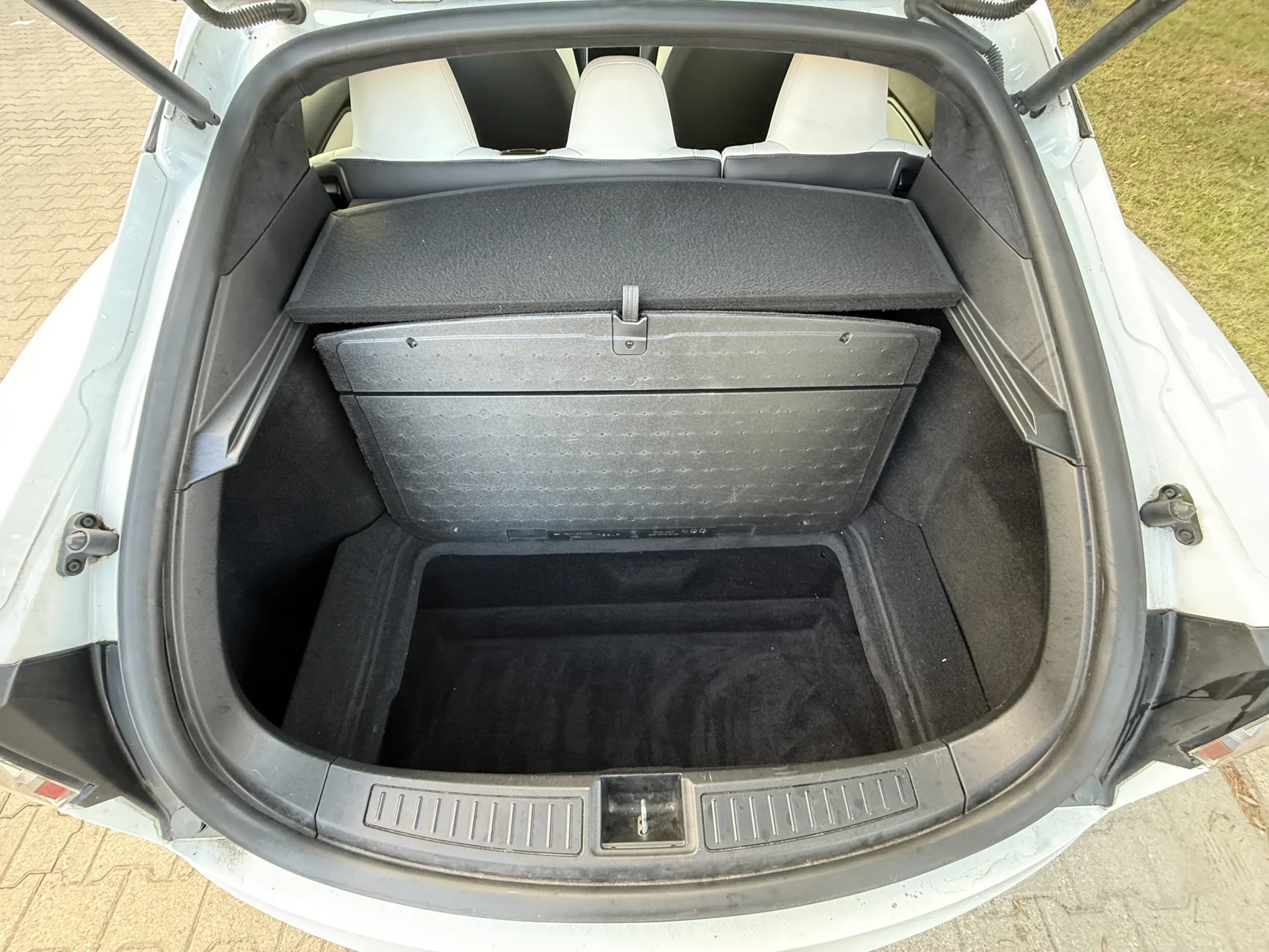 Tesla Model S Long range - widok 14