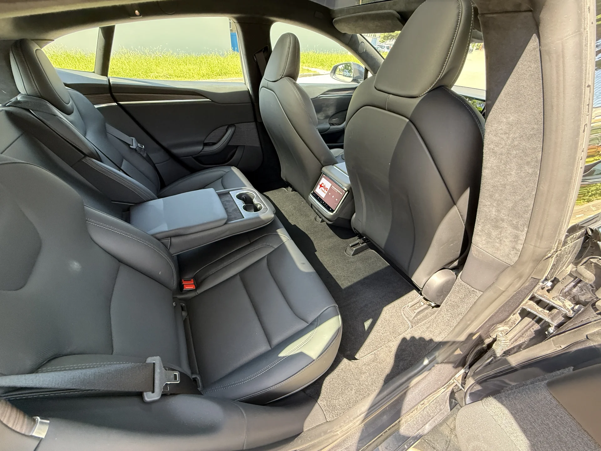 Tesla Model S Long range - widok 10