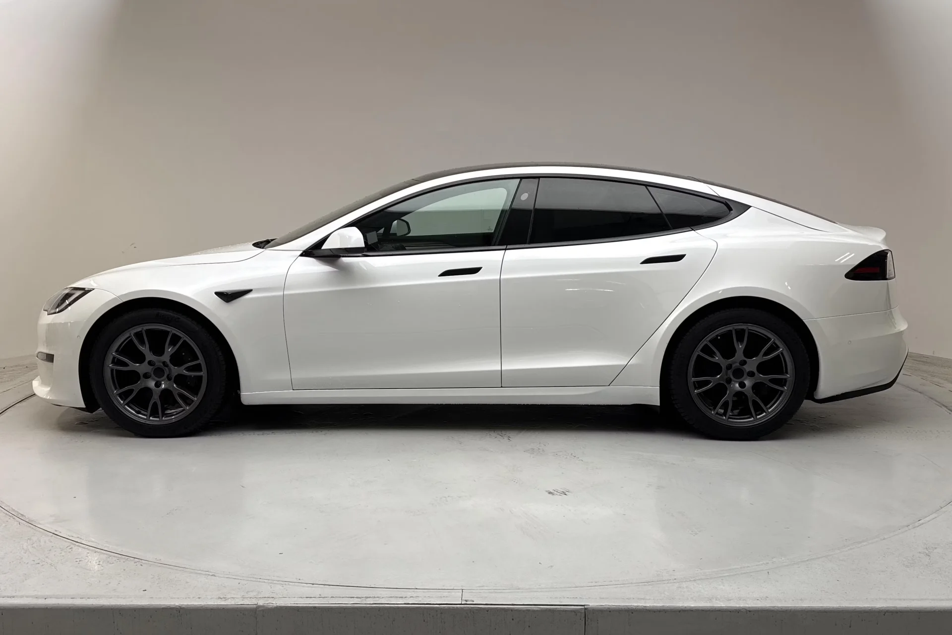 Tesla Model S Long range - widok 3