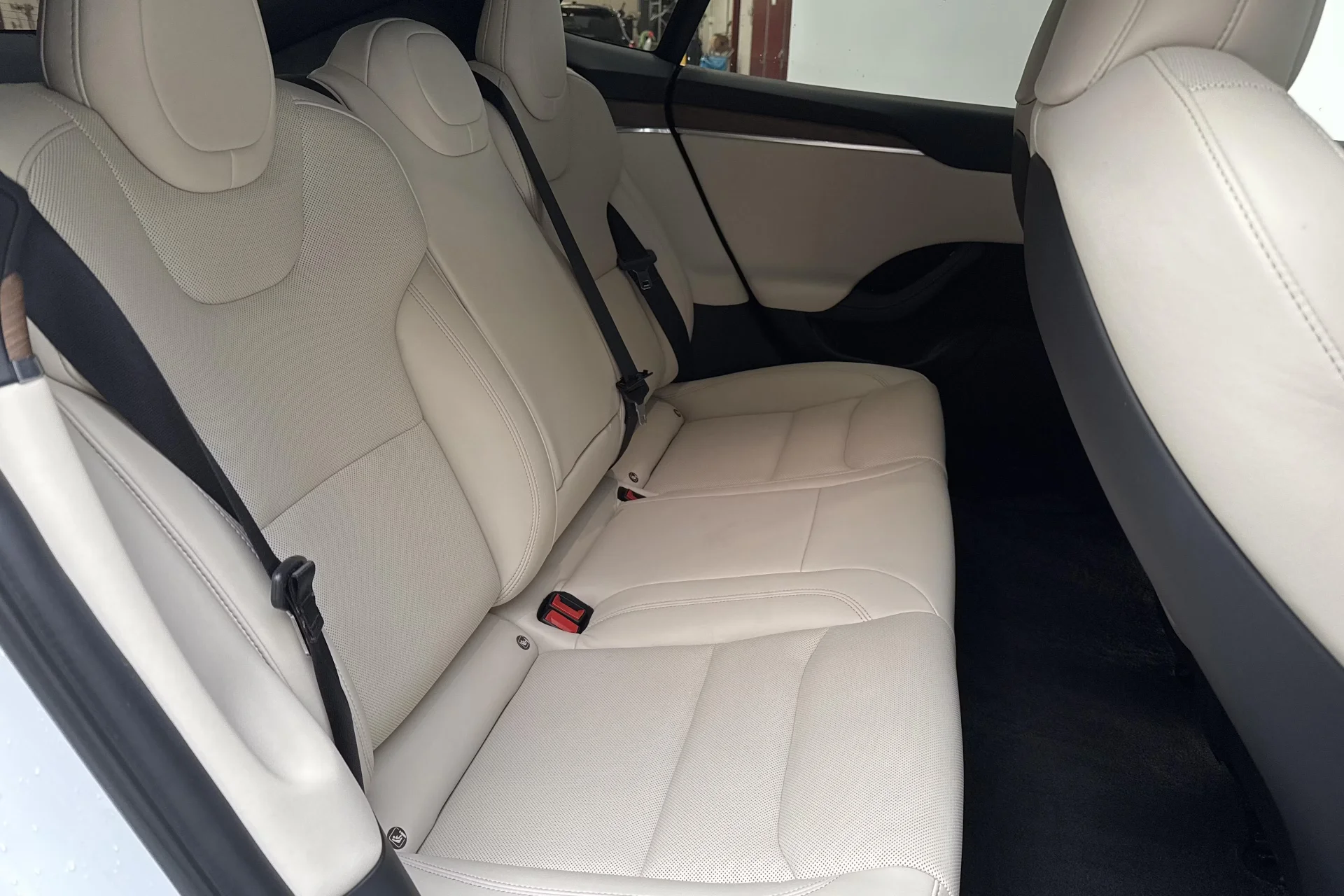 Tesla Model S Long range - widok 8