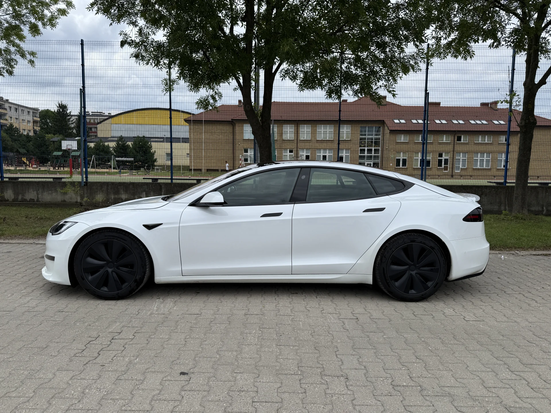 Tesla Model S Plaid - widok 4