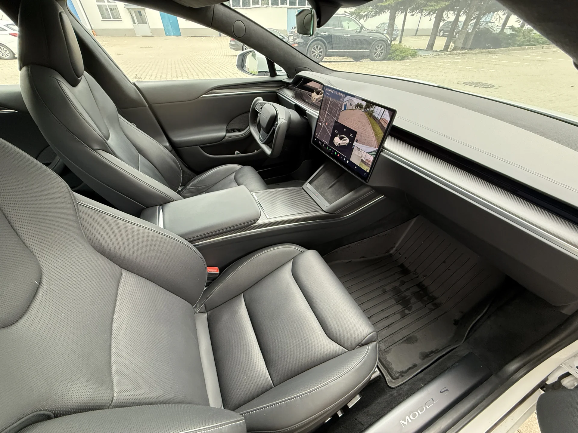 Tesla Model S Plaid - widok 10
