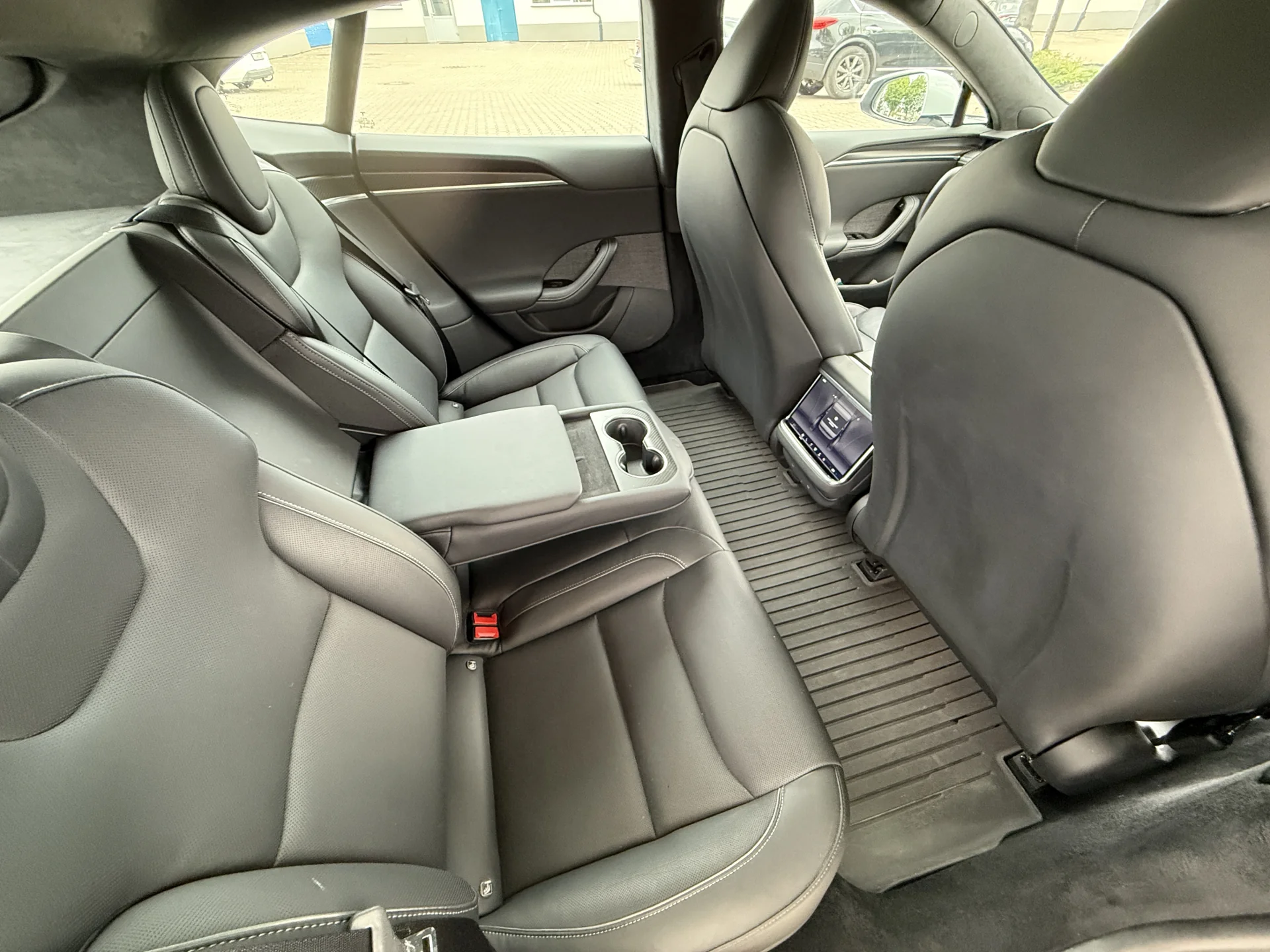 Tesla Model S Plaid - widok 12