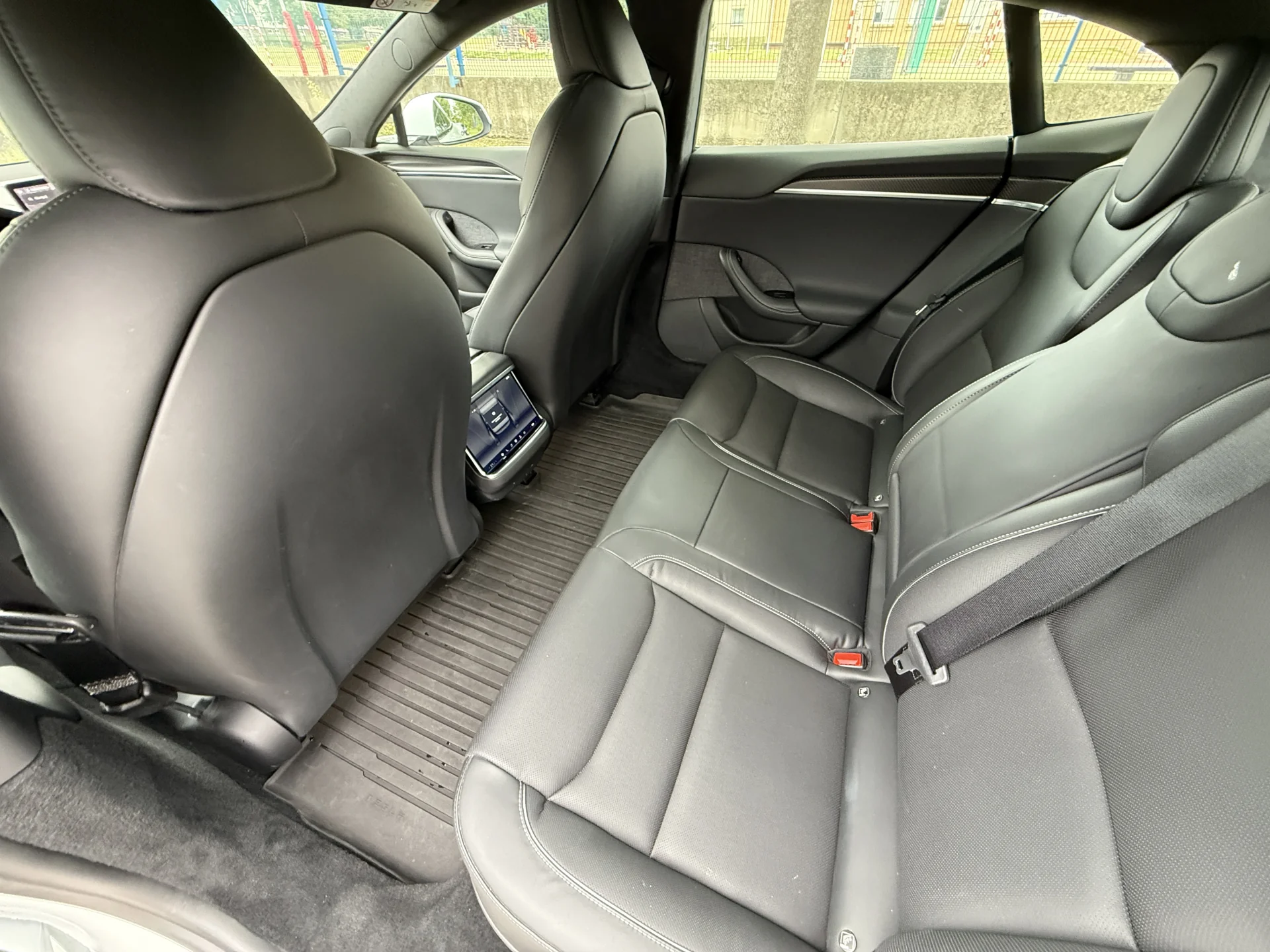 Tesla Model S Plaid - widok 13