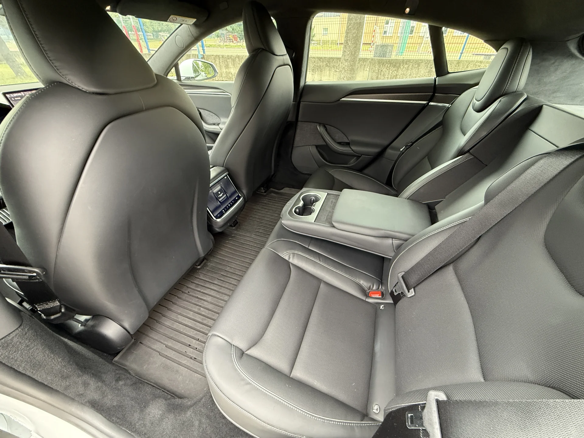 Tesla Model S Plaid - widok 14