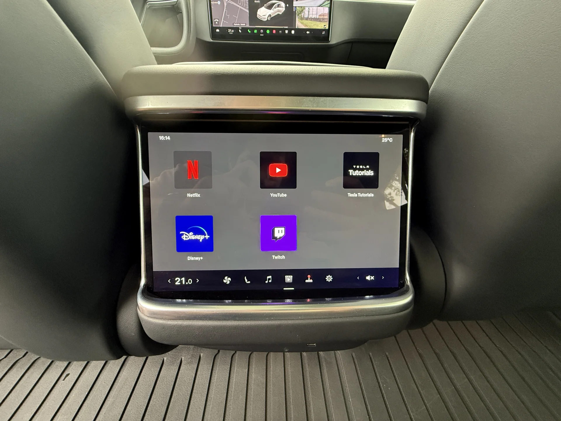 Tesla Model S Plaid - widok 15
