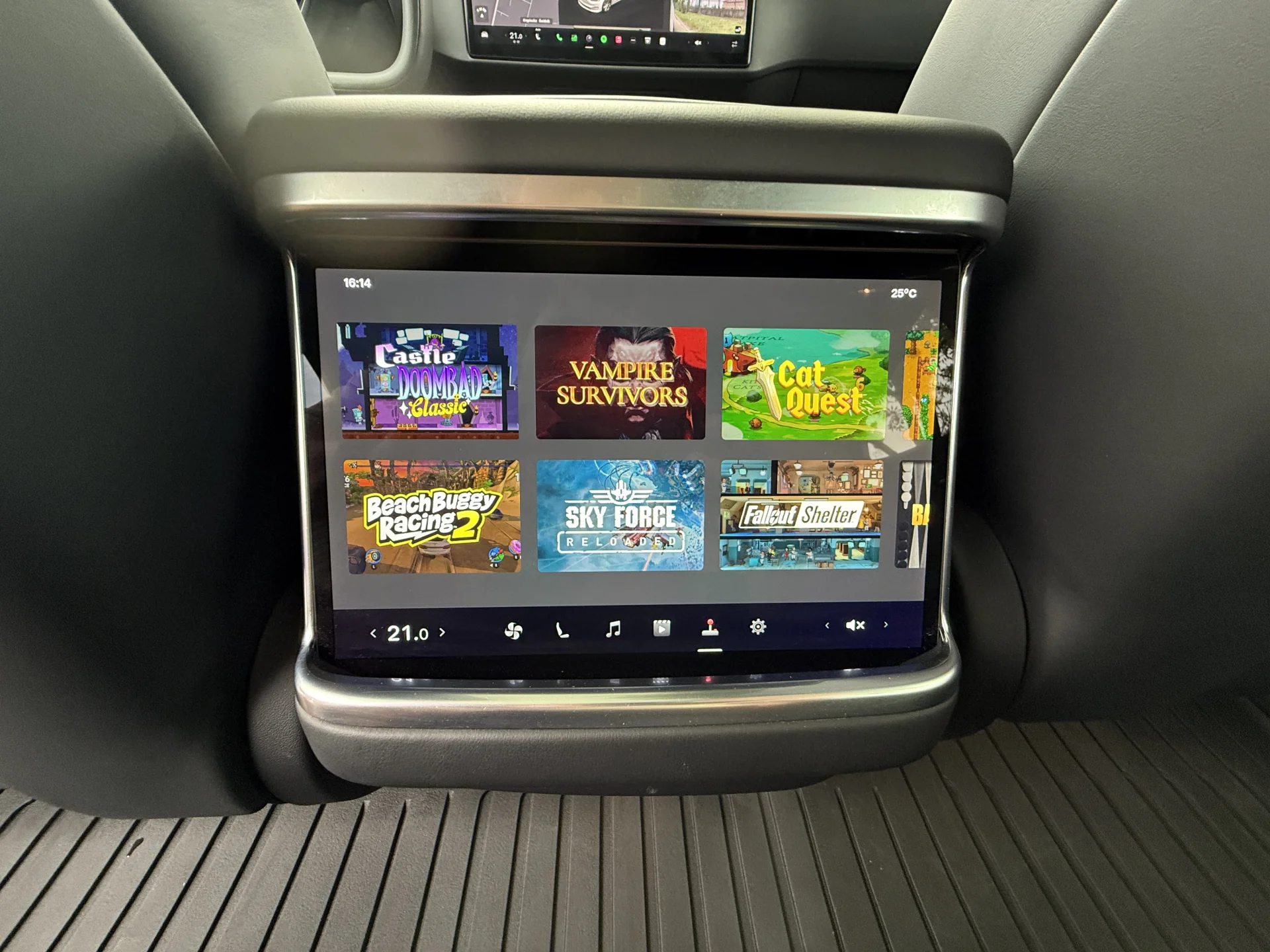 Tesla Model S Plaid - widok 16