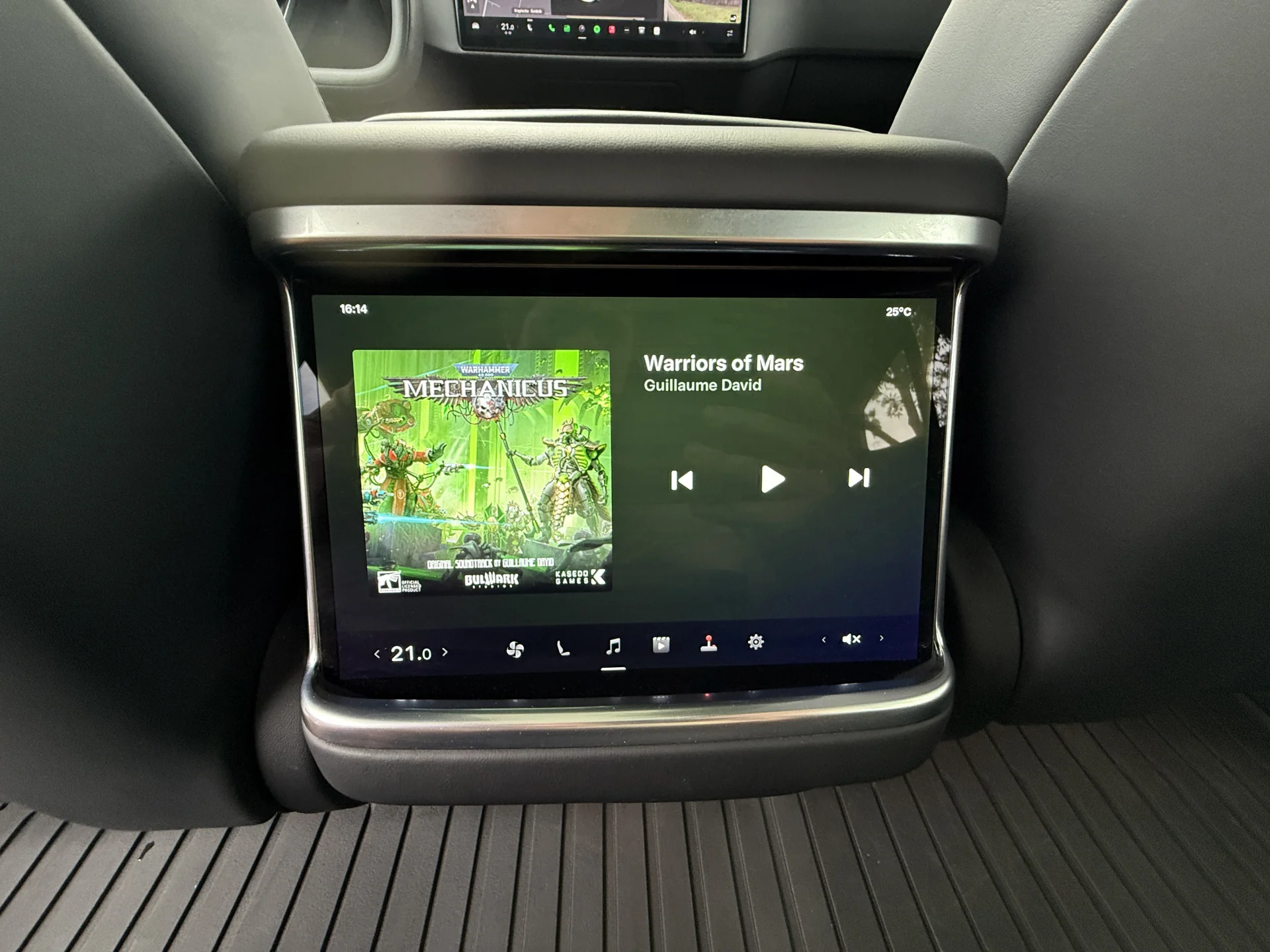 Tesla Model S Plaid - widok 17