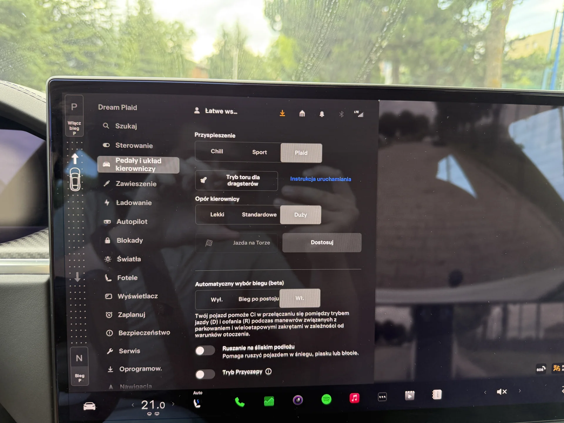Tesla Model S Plaid - widok 21