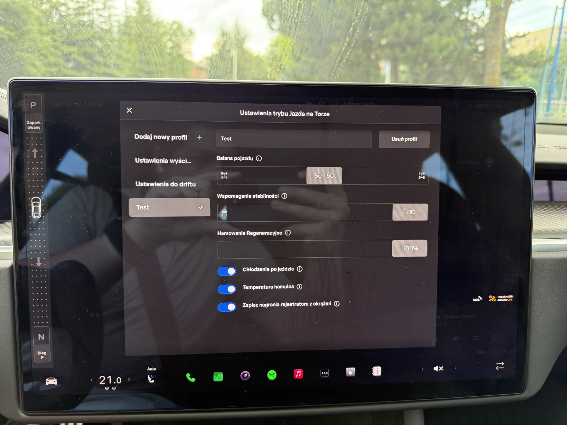 Tesla Model S Plaid - widok 25