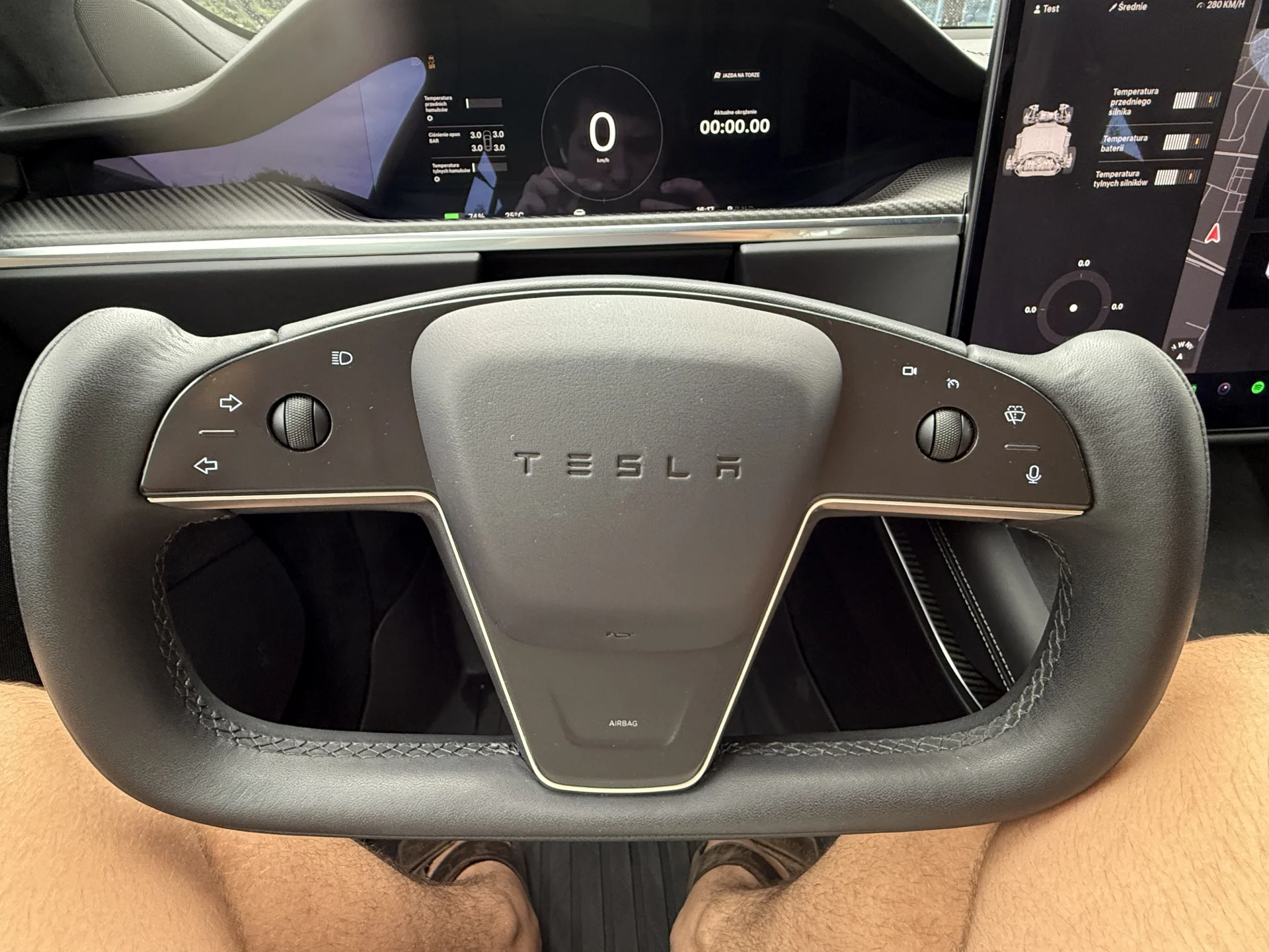 Tesla Model S Plaid - widok 26