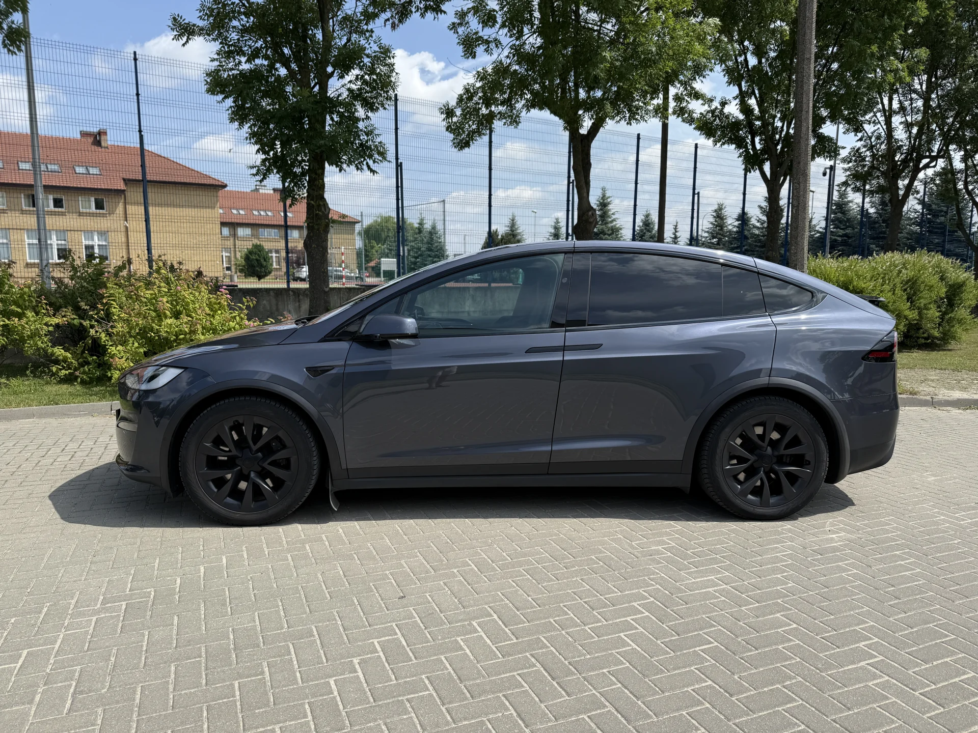 Tesla Model X Plaid - widok 3