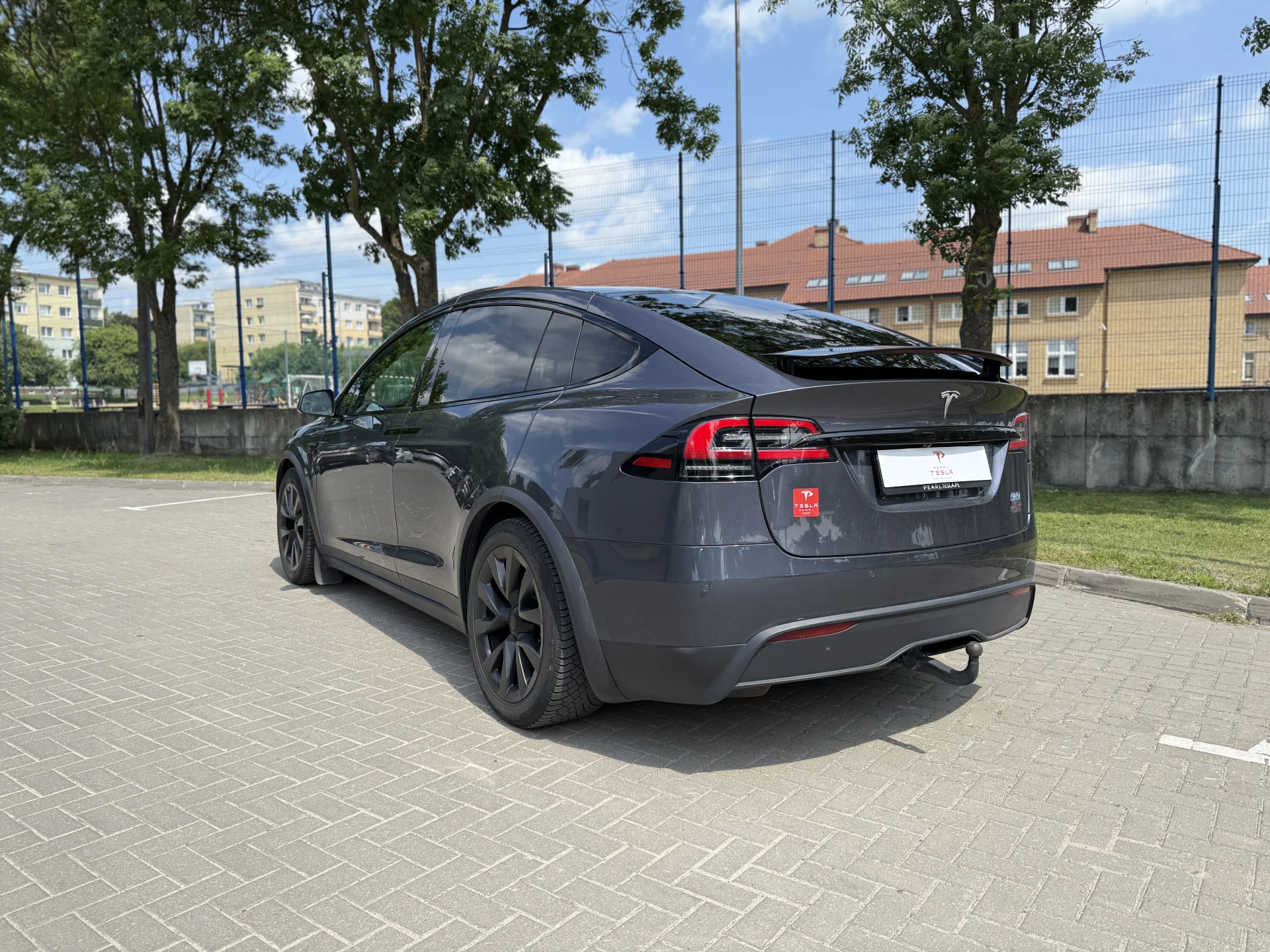 Tesla Model X Plaid - widok 4
