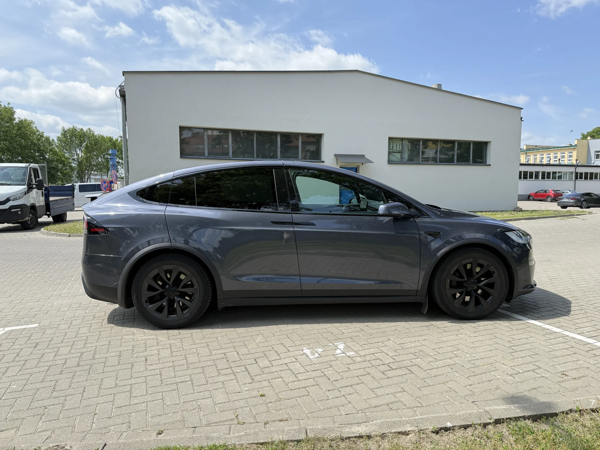 Tesla Model X Plaid - widok 7