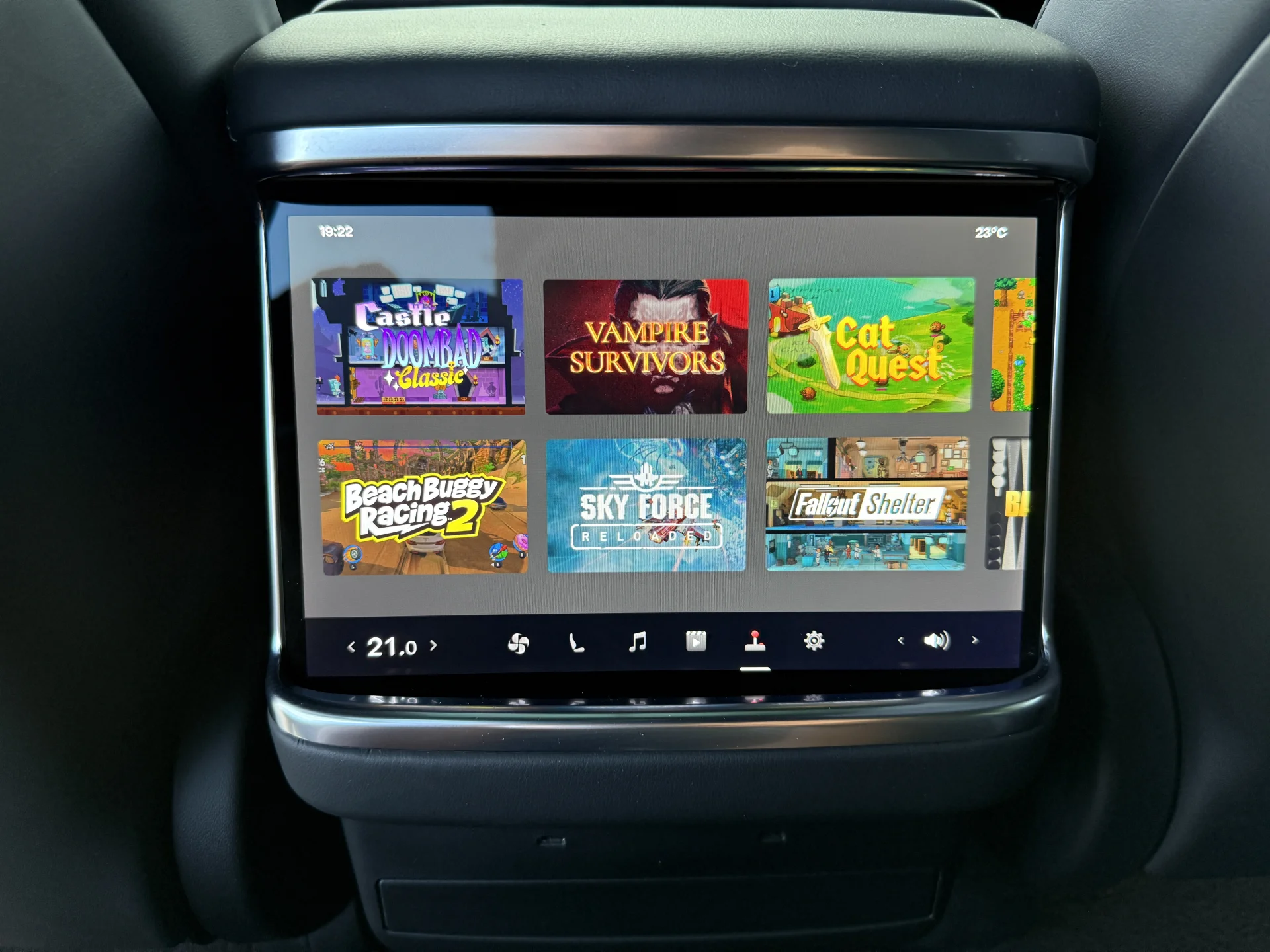 Tesla Model X Plaid - widok 21