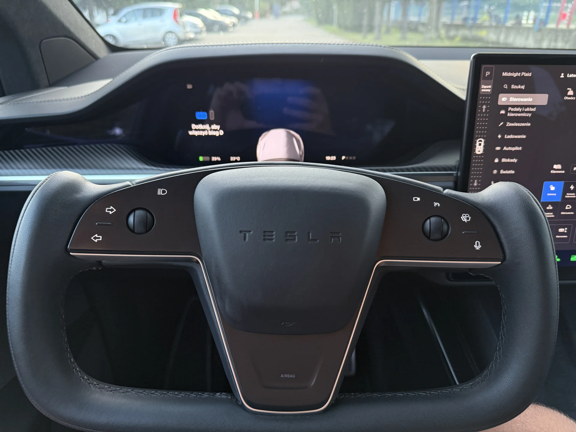 Tesla Model X Plaid - widok 25