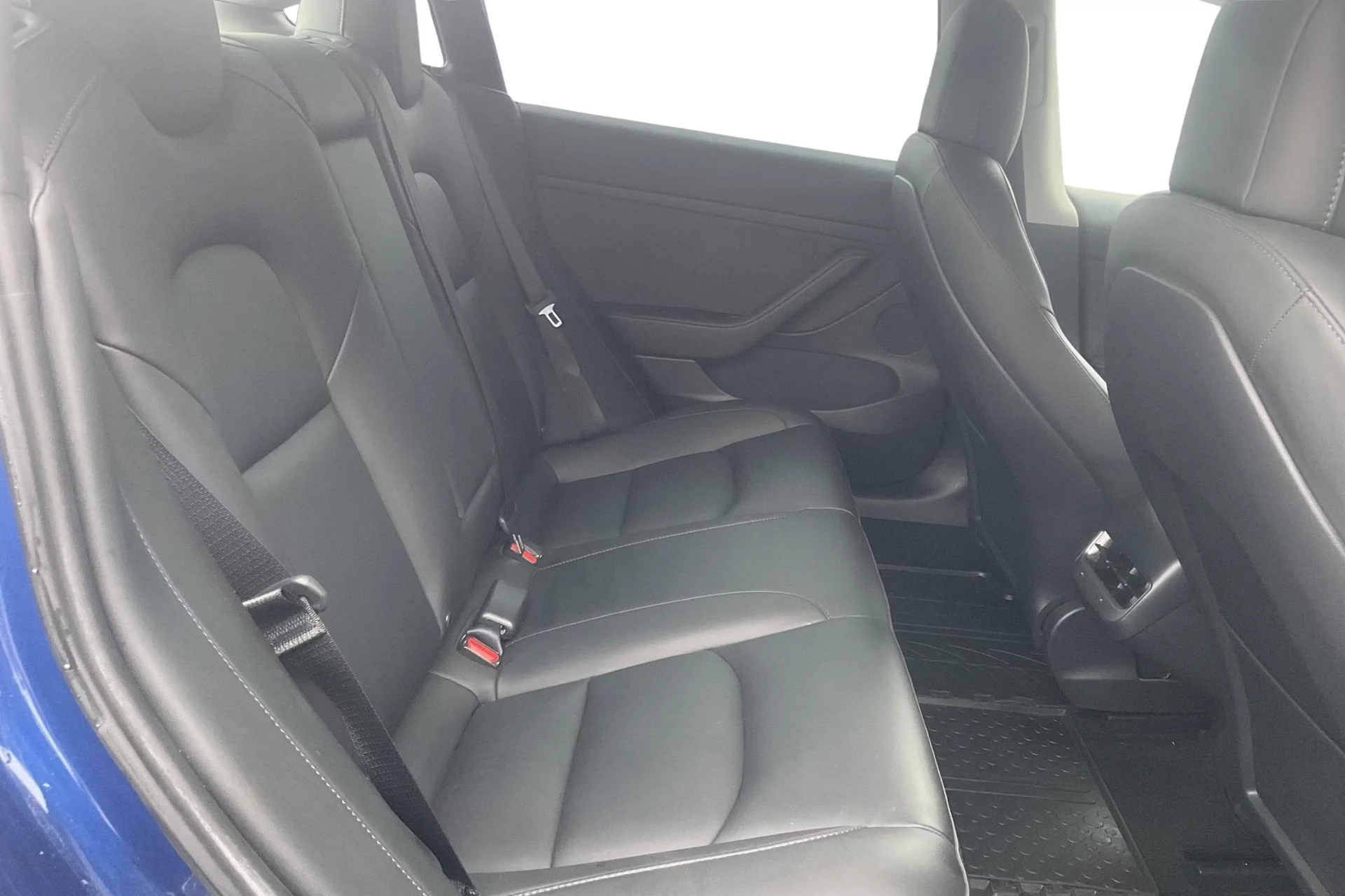 Tesla Model 3 Long Range - widok 8