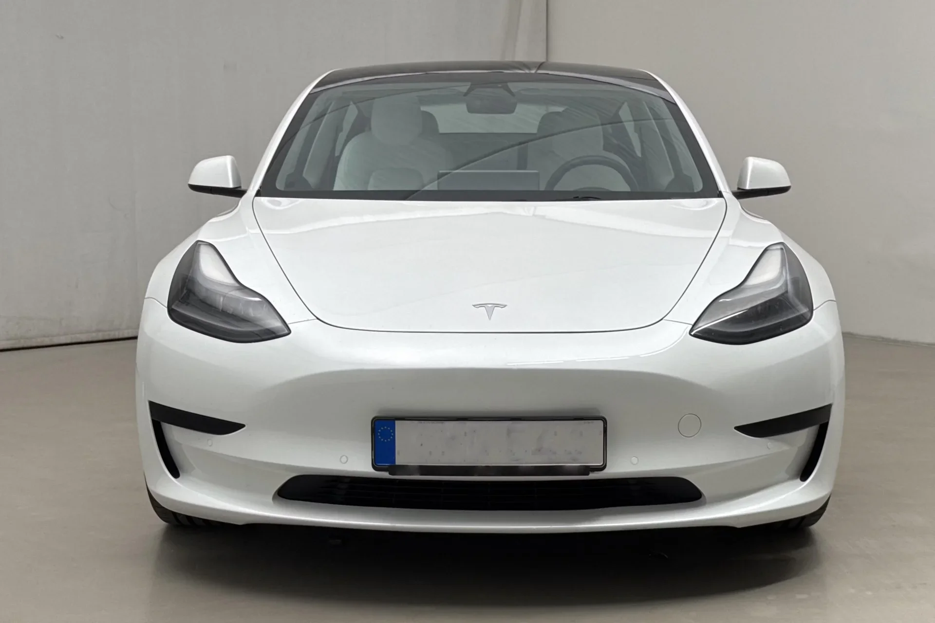 Tesla Model 3 Standard Range Plus - widok 2