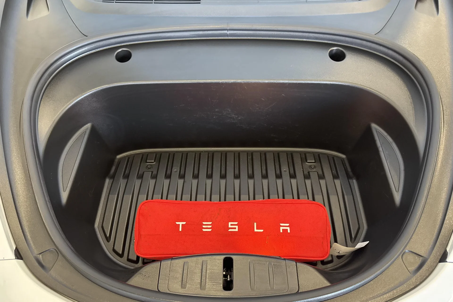 Tesla Model 3 Standard Range Plus - widok 9