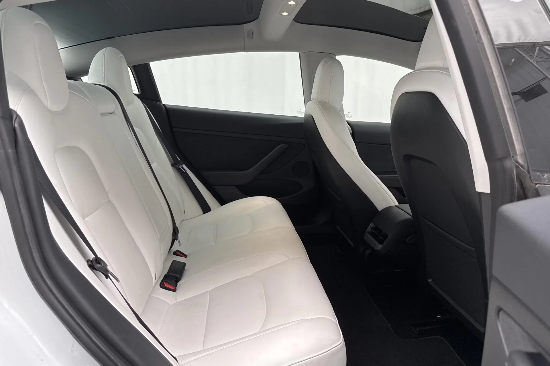 Tesla Model 3 Standard Range Plus - widok 7