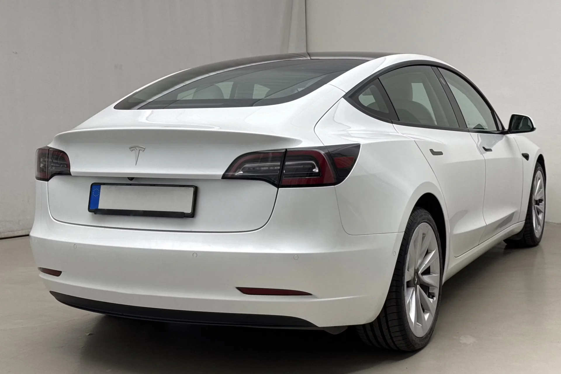 Tesla Model 3 Standard Range Plus - widok 5