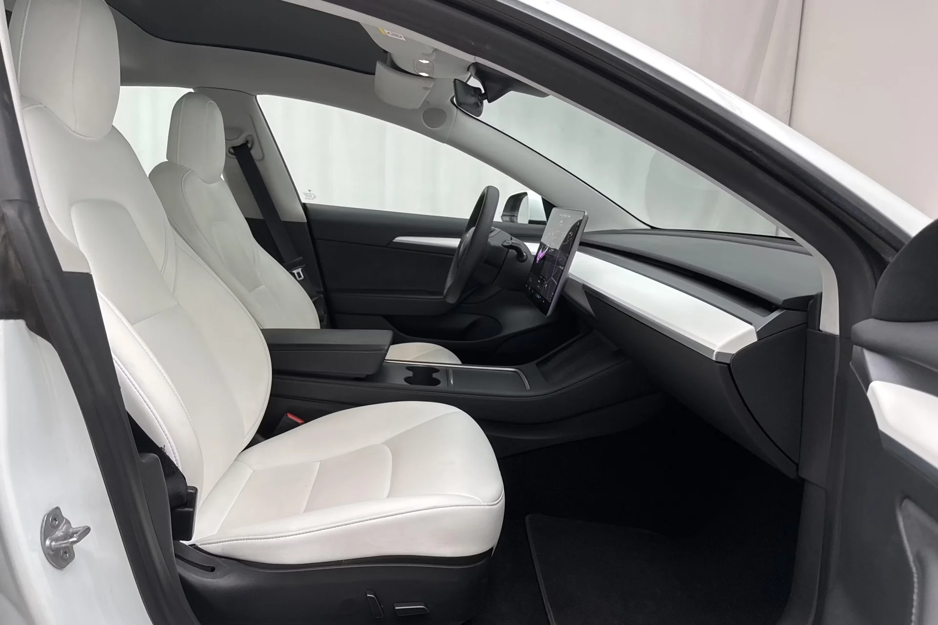 Tesla Model 3 Standard Range Plus - widok 6