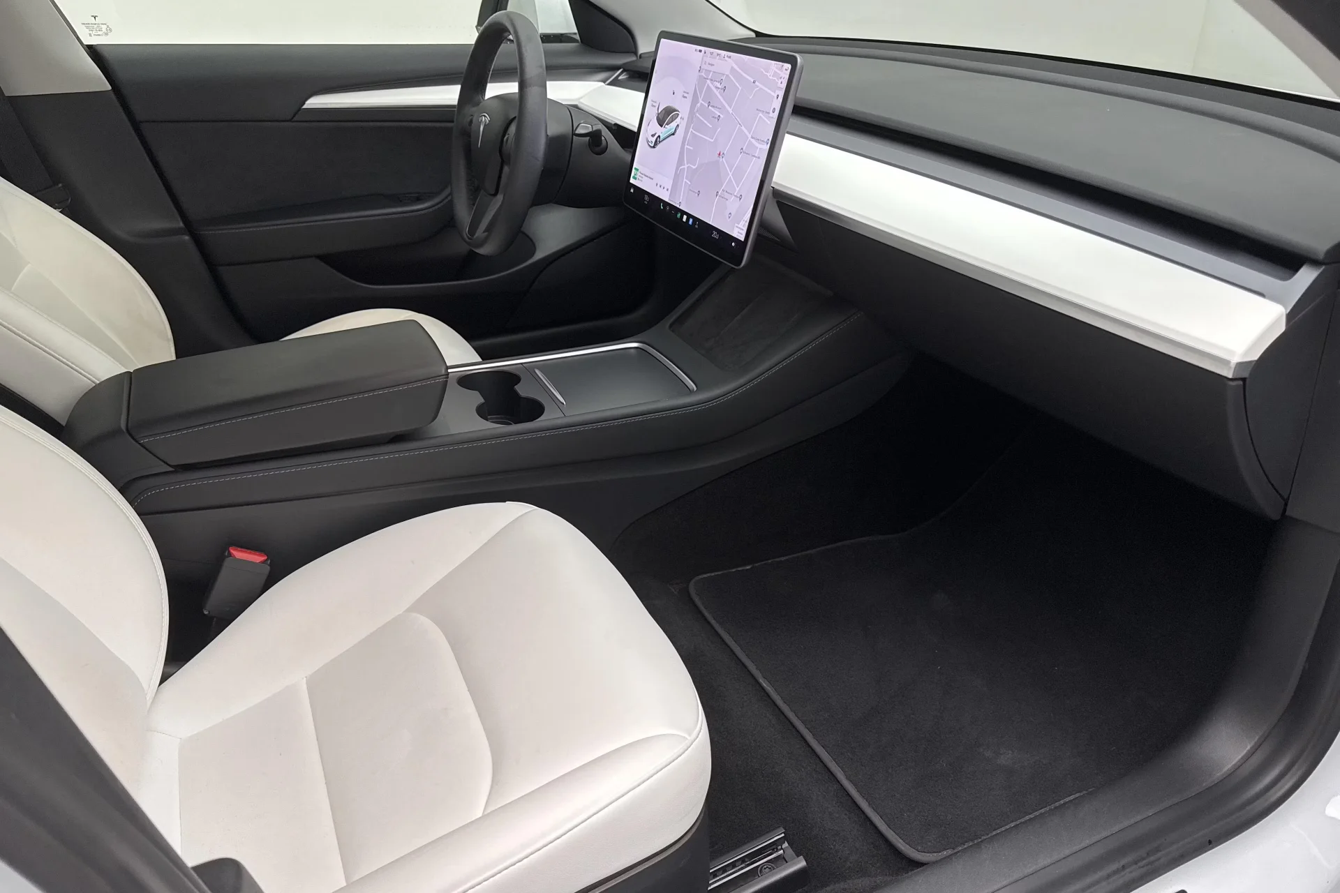 Tesla Model 3 Standard Range Plus - widok 6