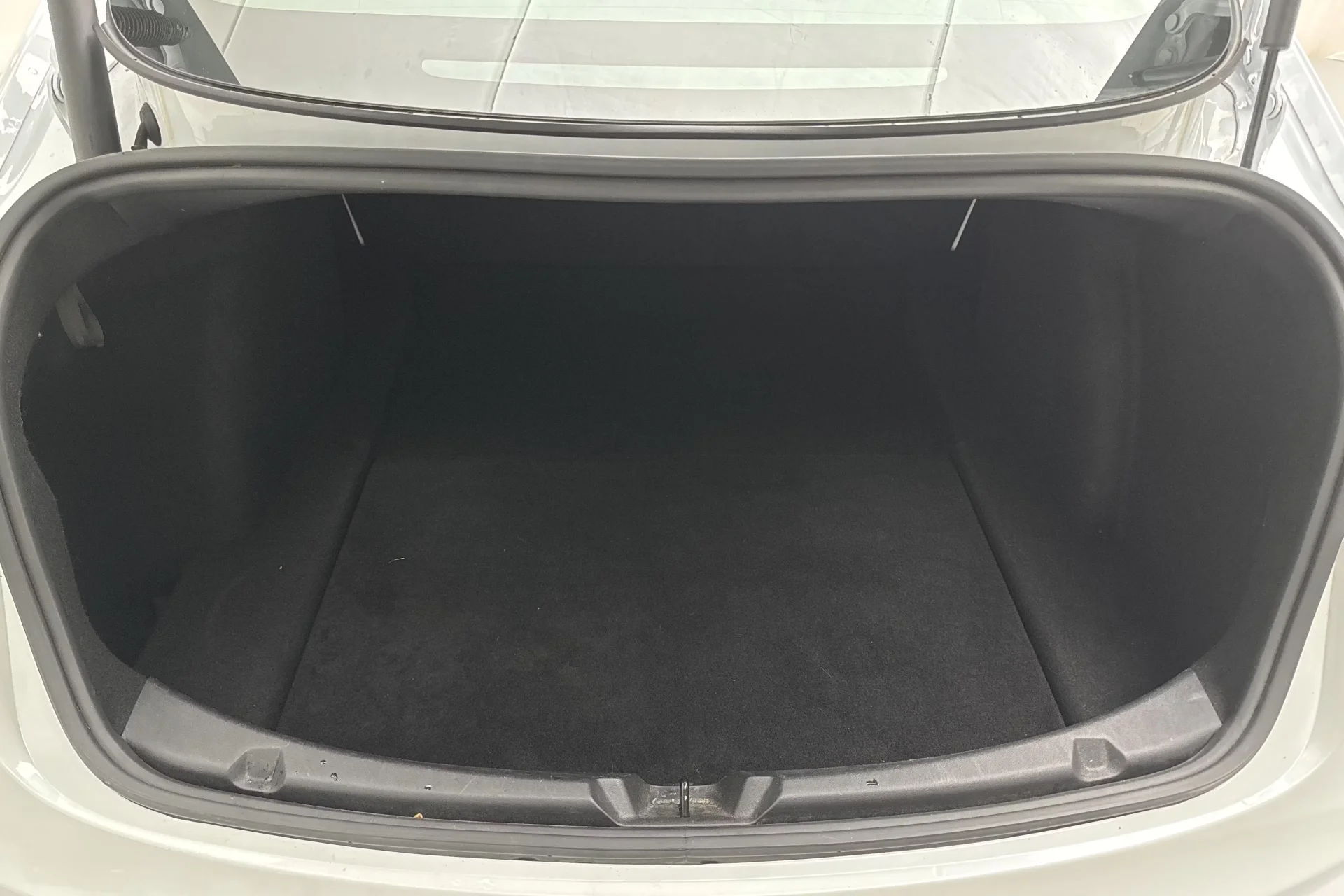 Tesla Model 3 Standard Range Plus - widok 8