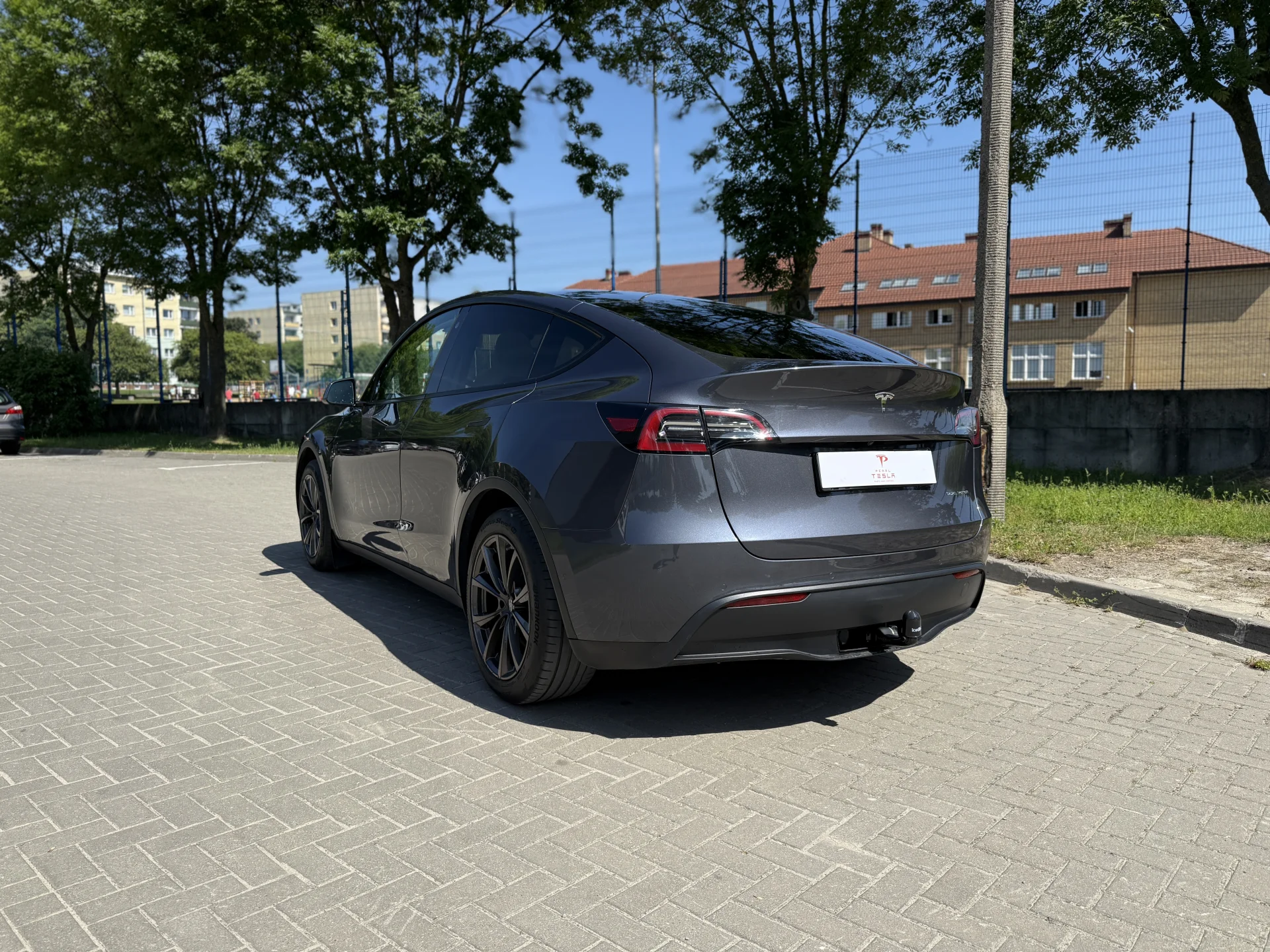 Tesla Model Y Long range - widok 4