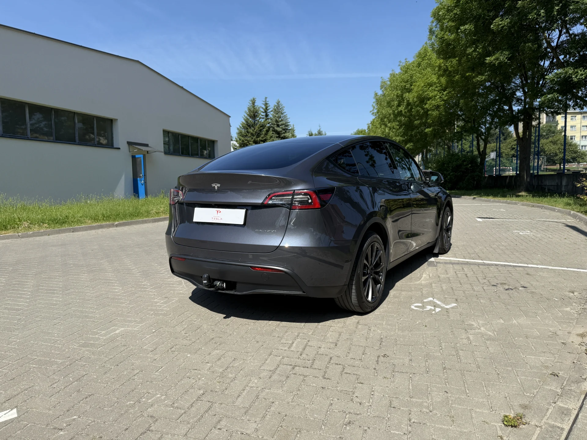 Tesla Model Y Long range - widok 6