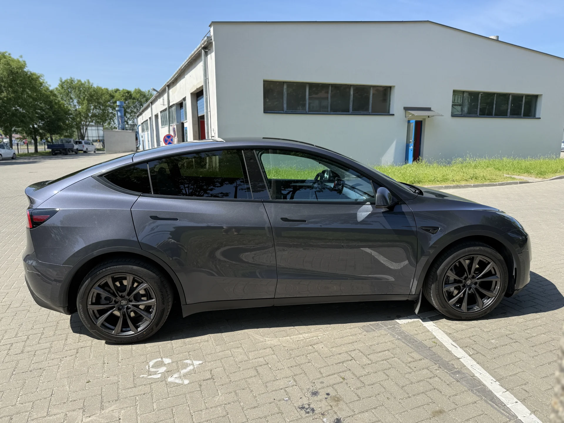 Tesla Model Y Long range - widok 7