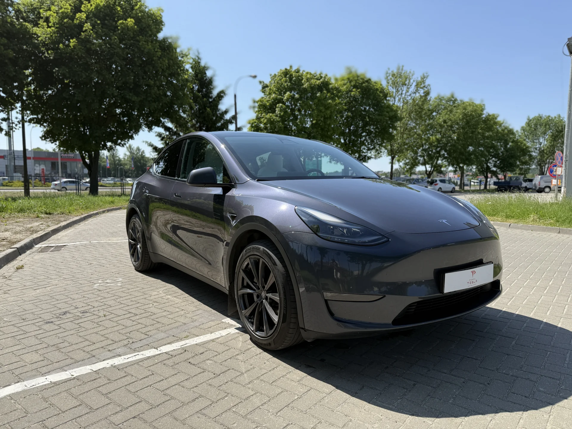 Tesla Model Y Long range - widok 8