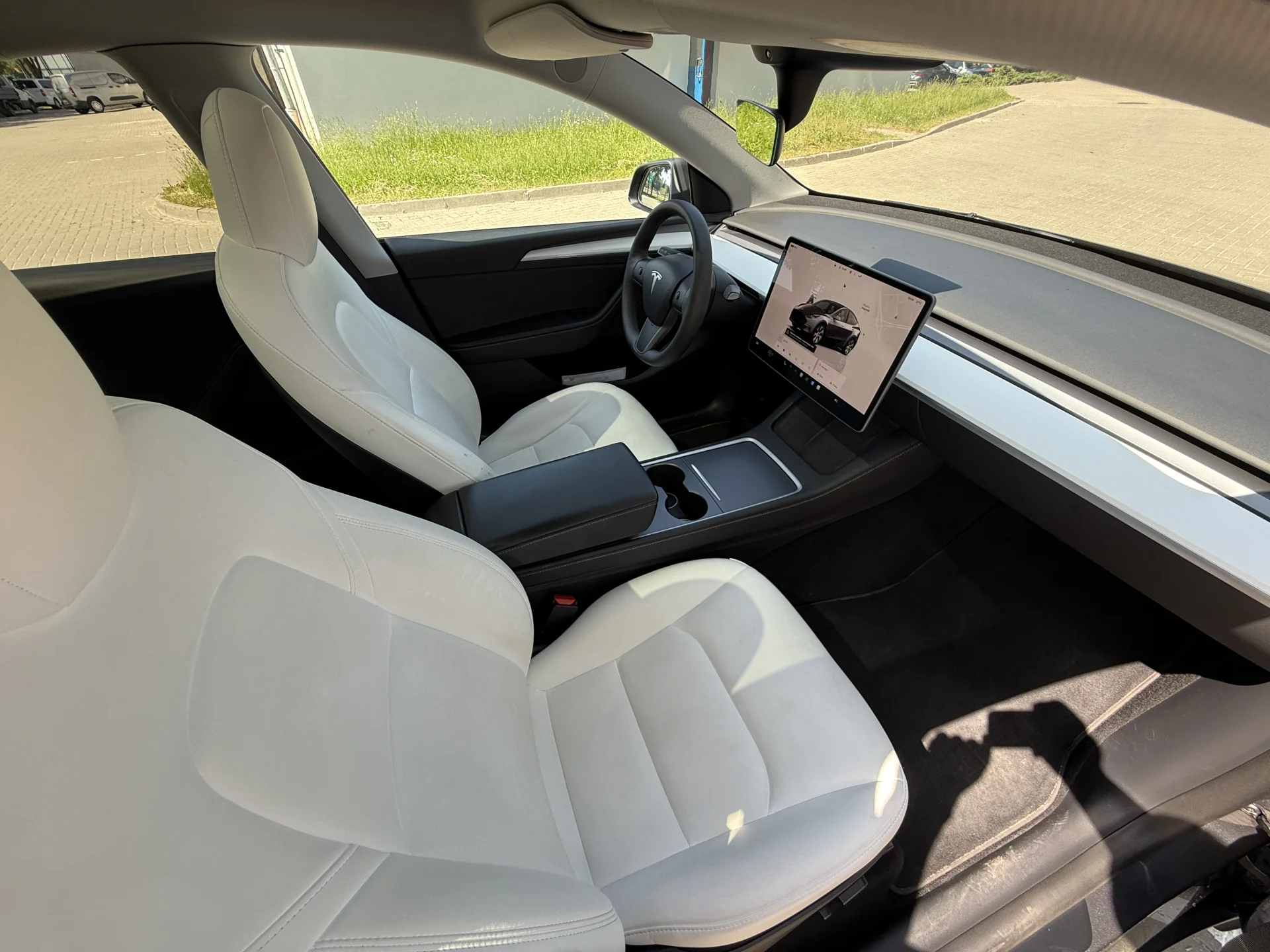 Tesla Model Y Long range - widok 10