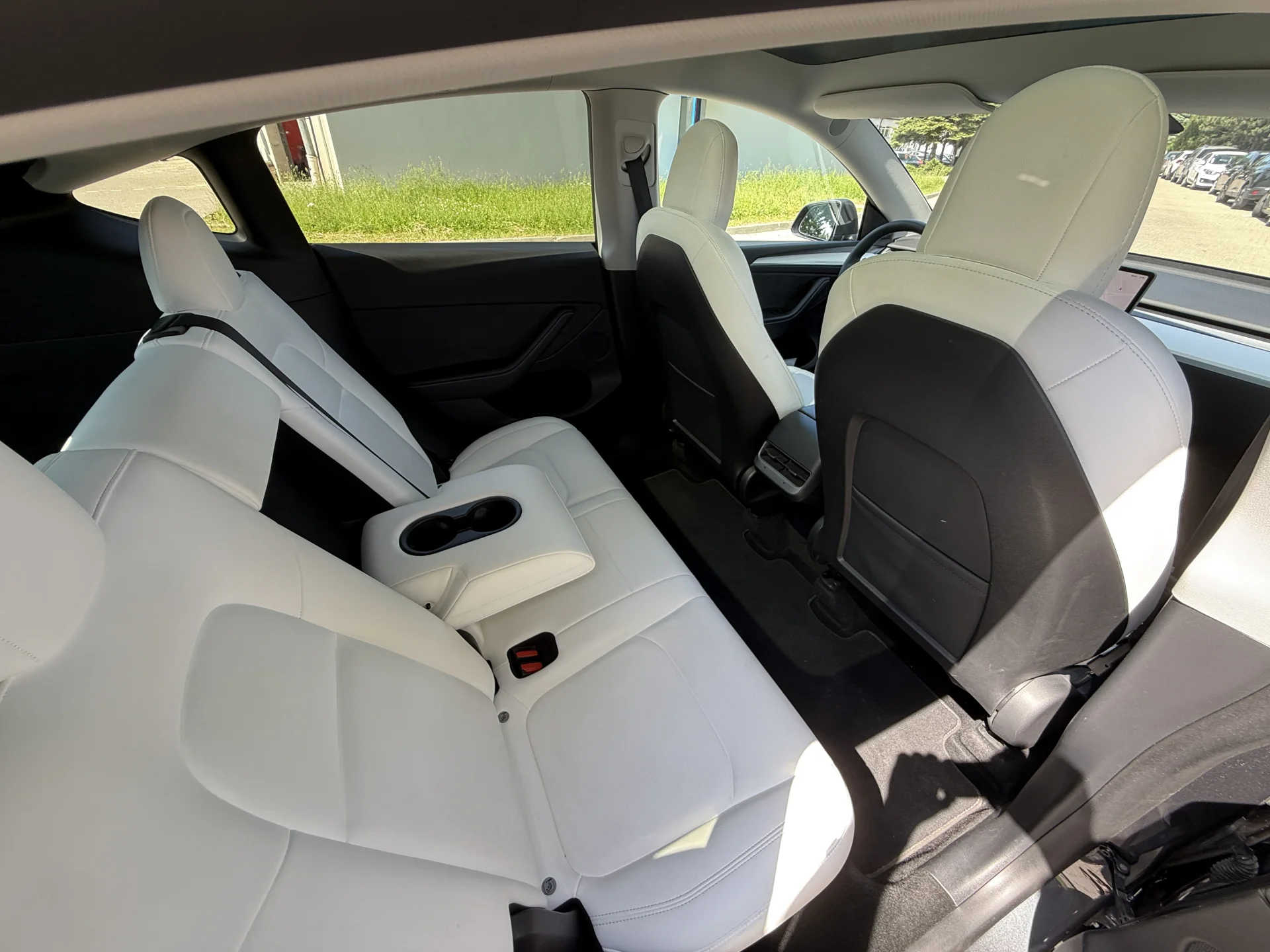 Tesla Model Y Long range - widok 11