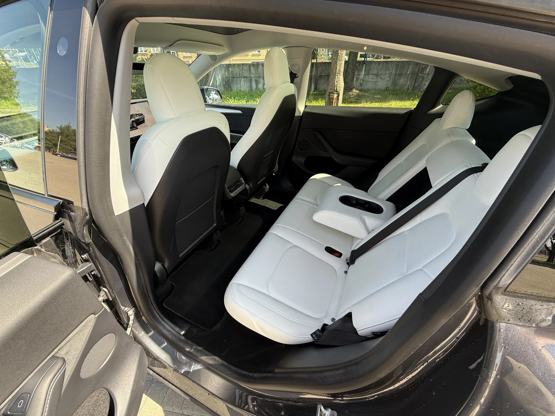 Tesla Model Y Long range - widok 12
