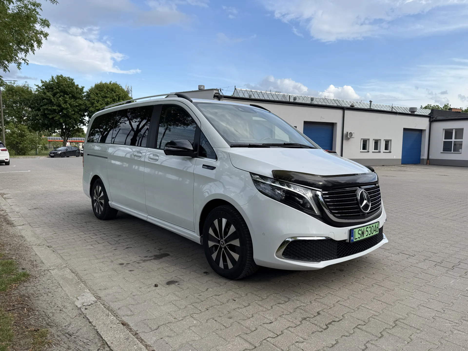 Mercedes EQV 300 Lang Avangarde line - widok 2