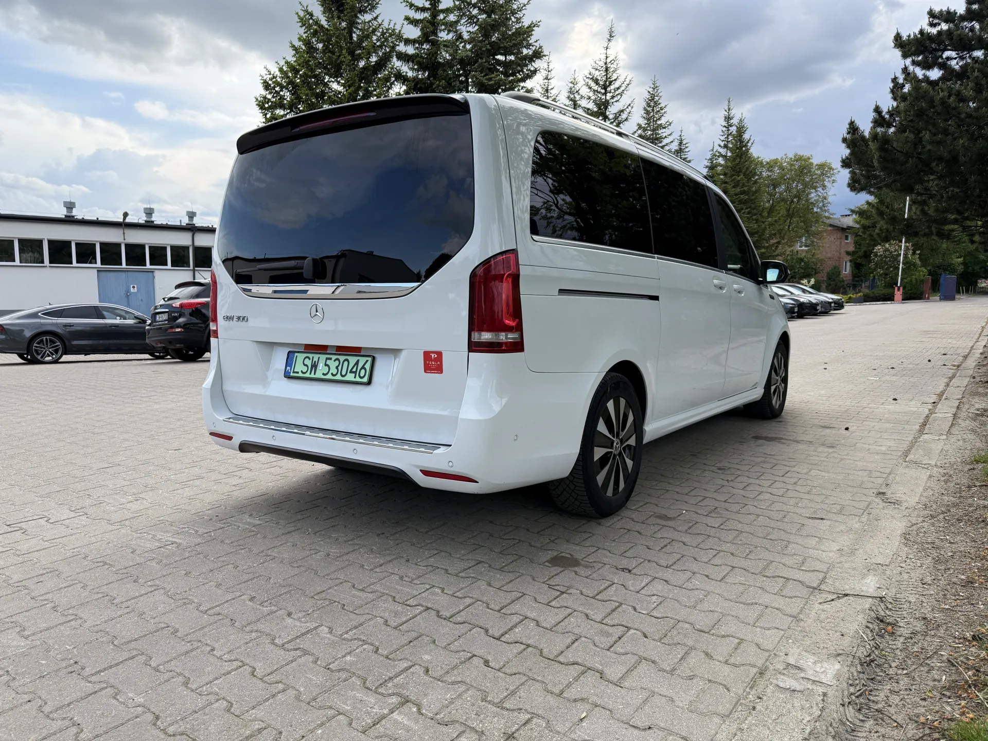 Mercedes EQV 300 Lang Avangarde line - widok 5