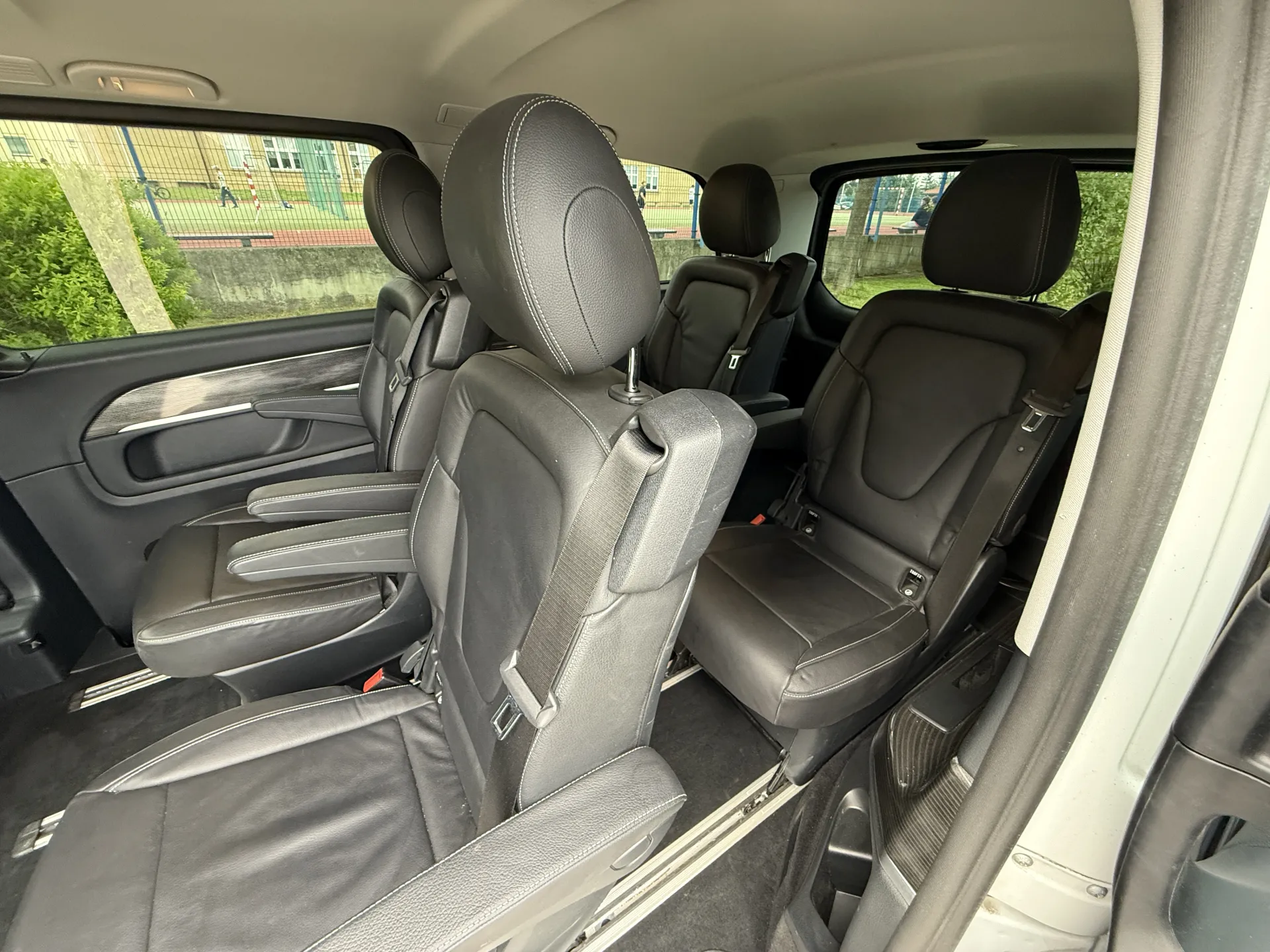 Mercedes EQV 300 Lang Avangarde line - widok 10