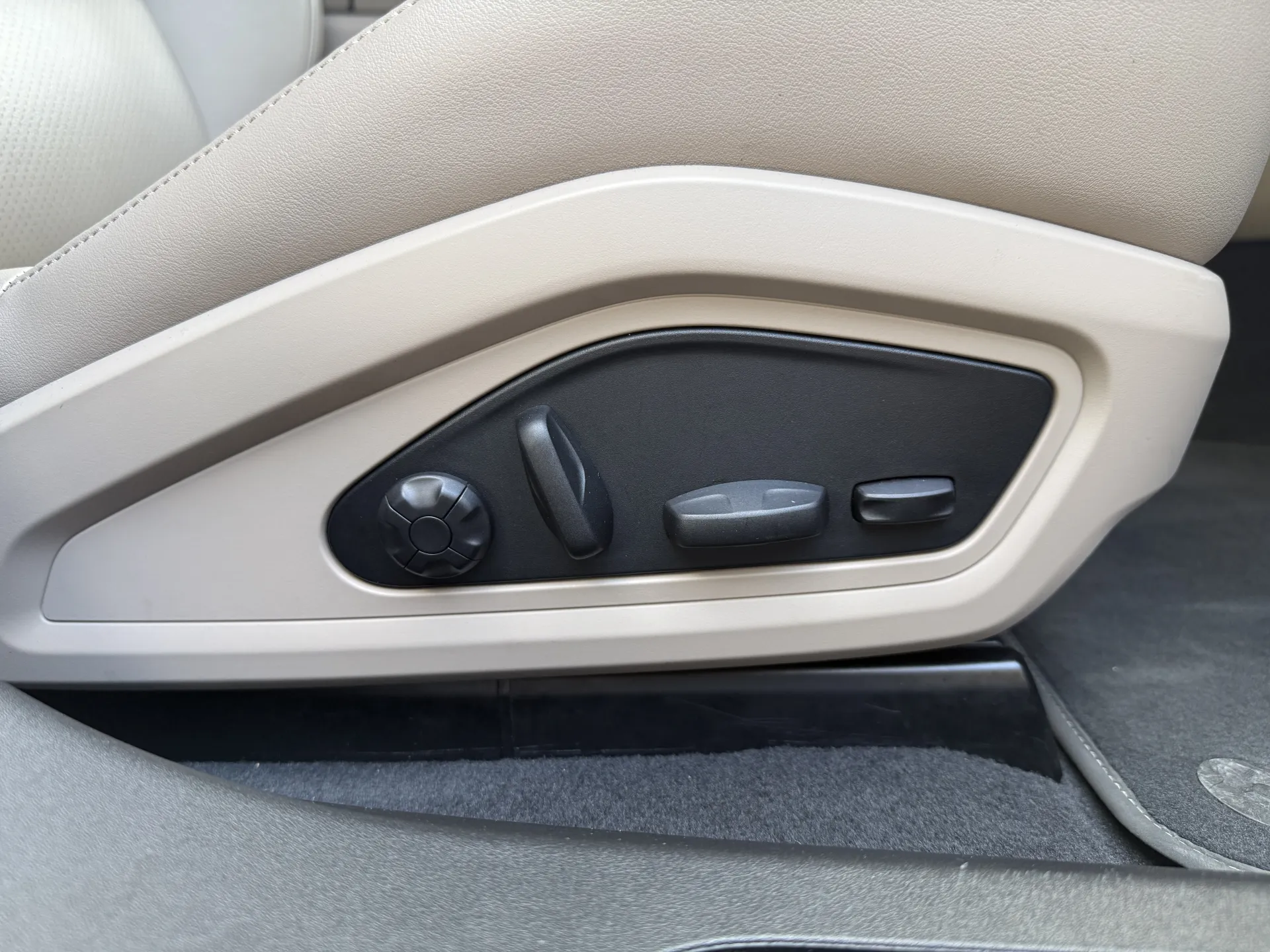 Porsche Taycan 4 Cross Turismo - widok 13