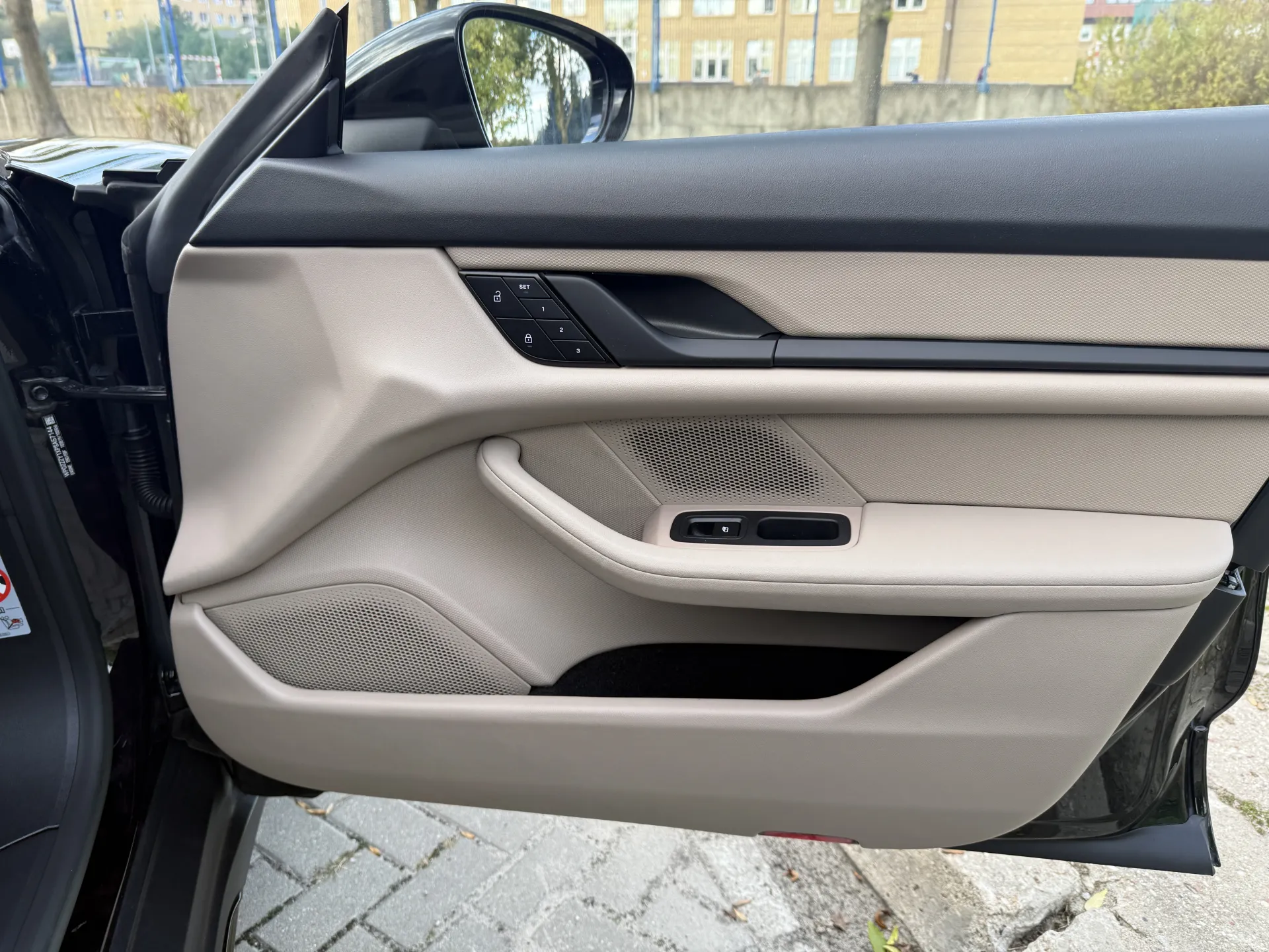 Porsche Taycan 4 Cross Turismo - widok 12