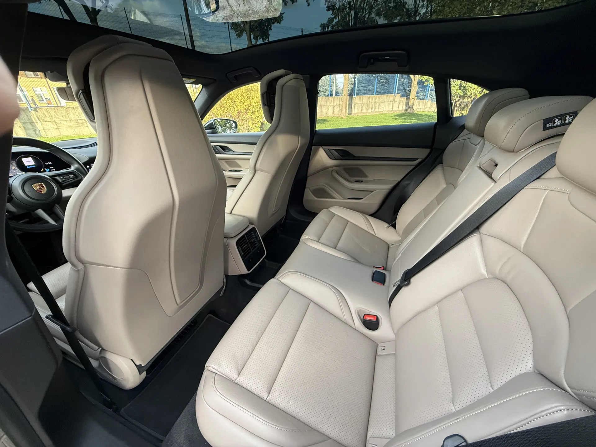 Porsche Taycan 4 Cross Turismo - widok 14