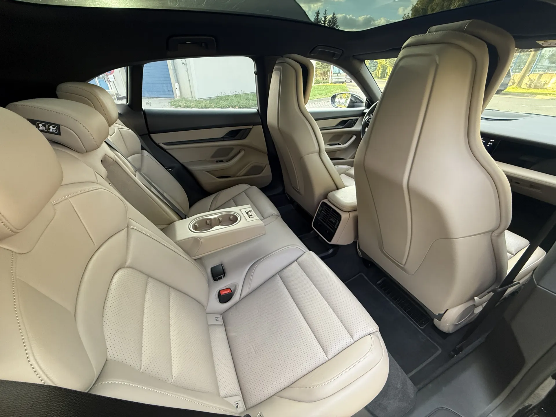 Porsche Taycan 4 Cross Turismo - widok 17