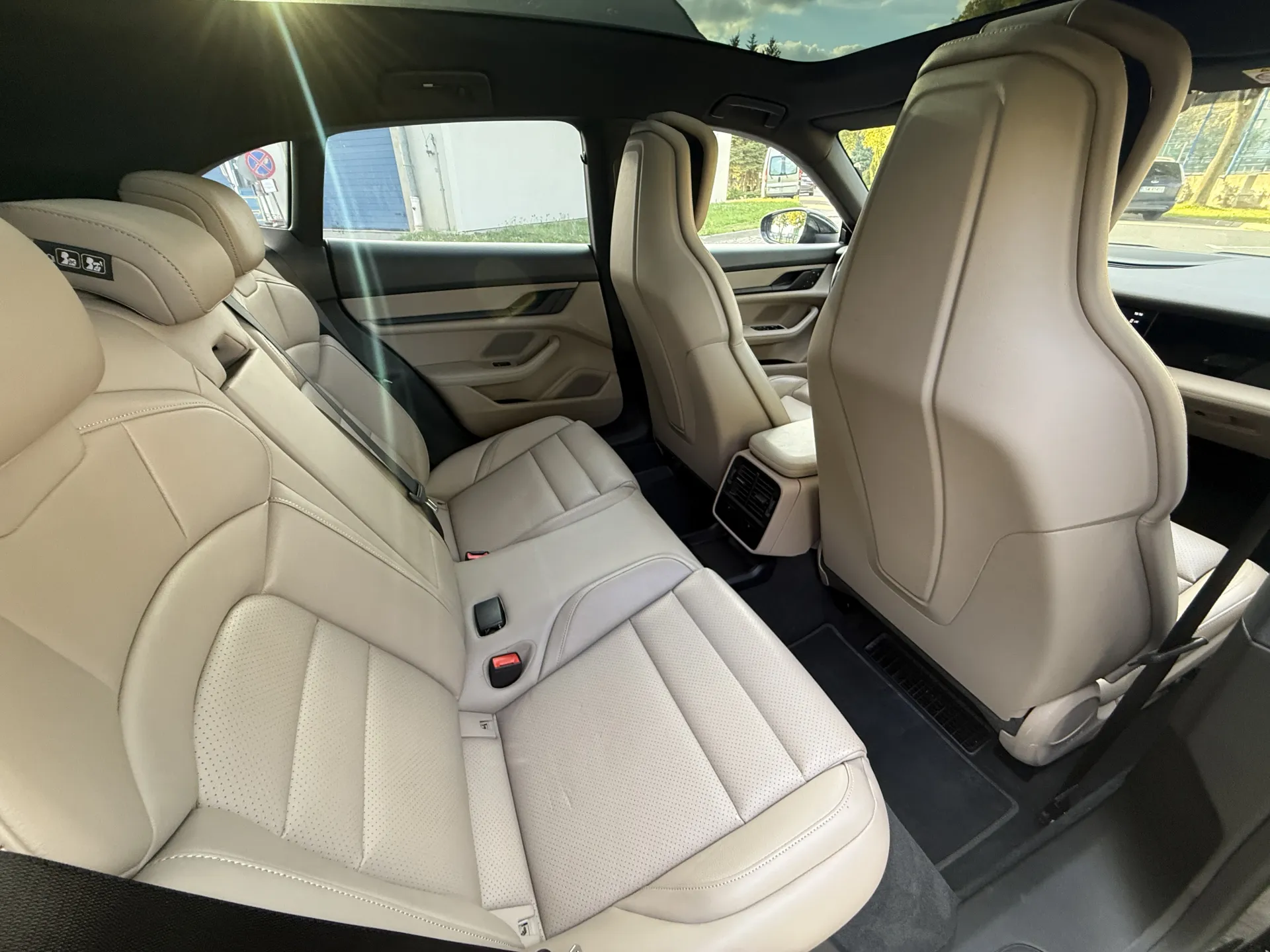 Porsche Taycan 4 Cross Turismo - widok 16