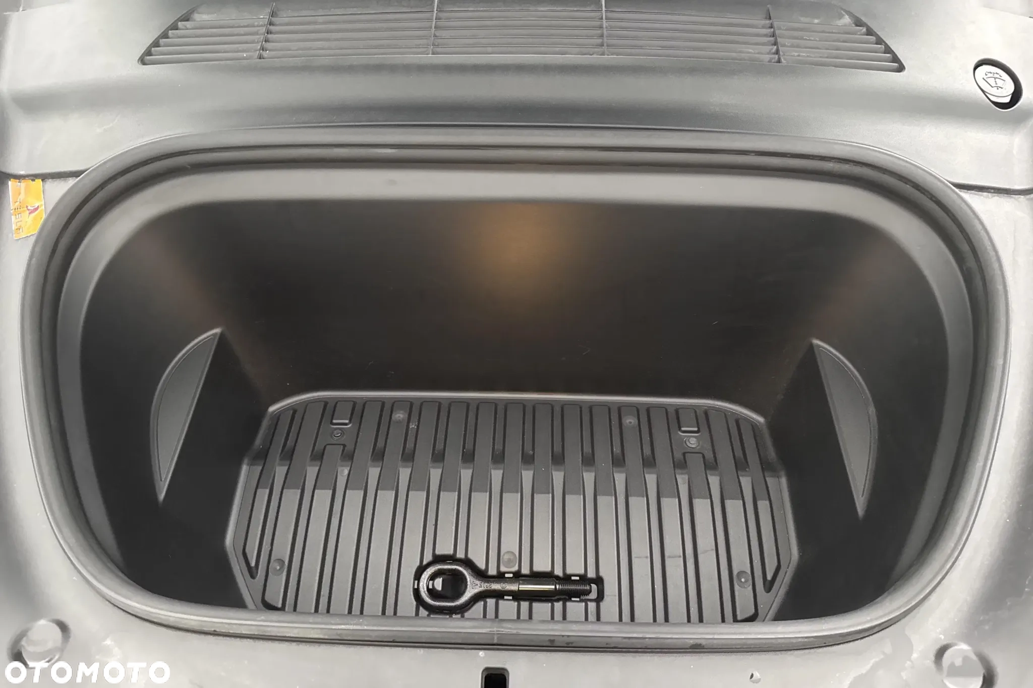 Tesla Model Y Performance - widok 10