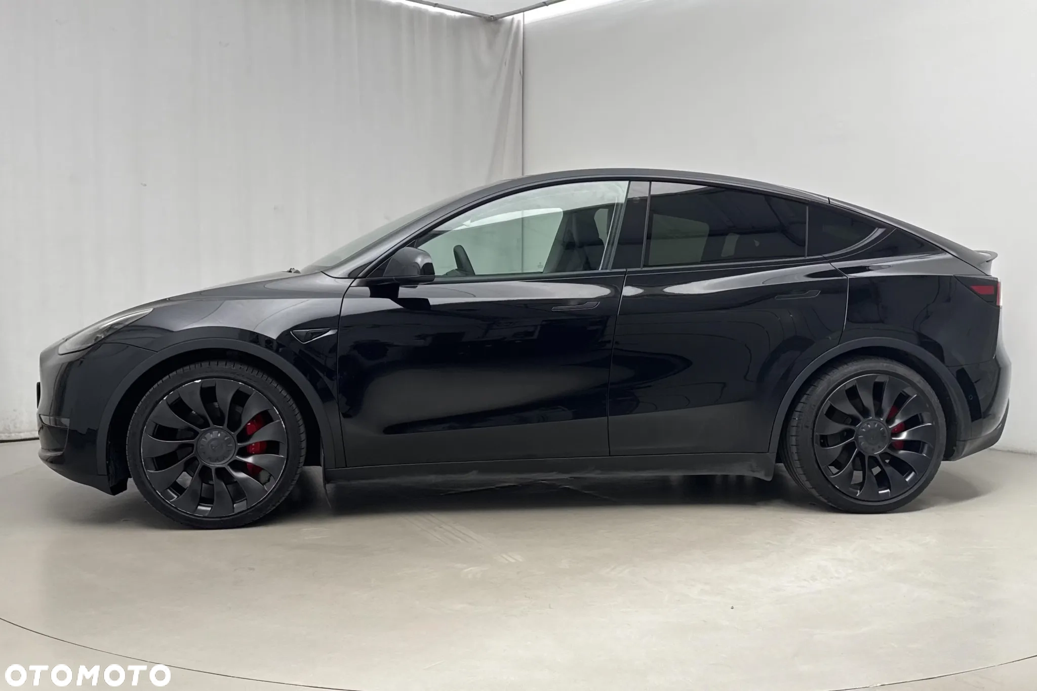 Tesla Model Y Performance - widok 3